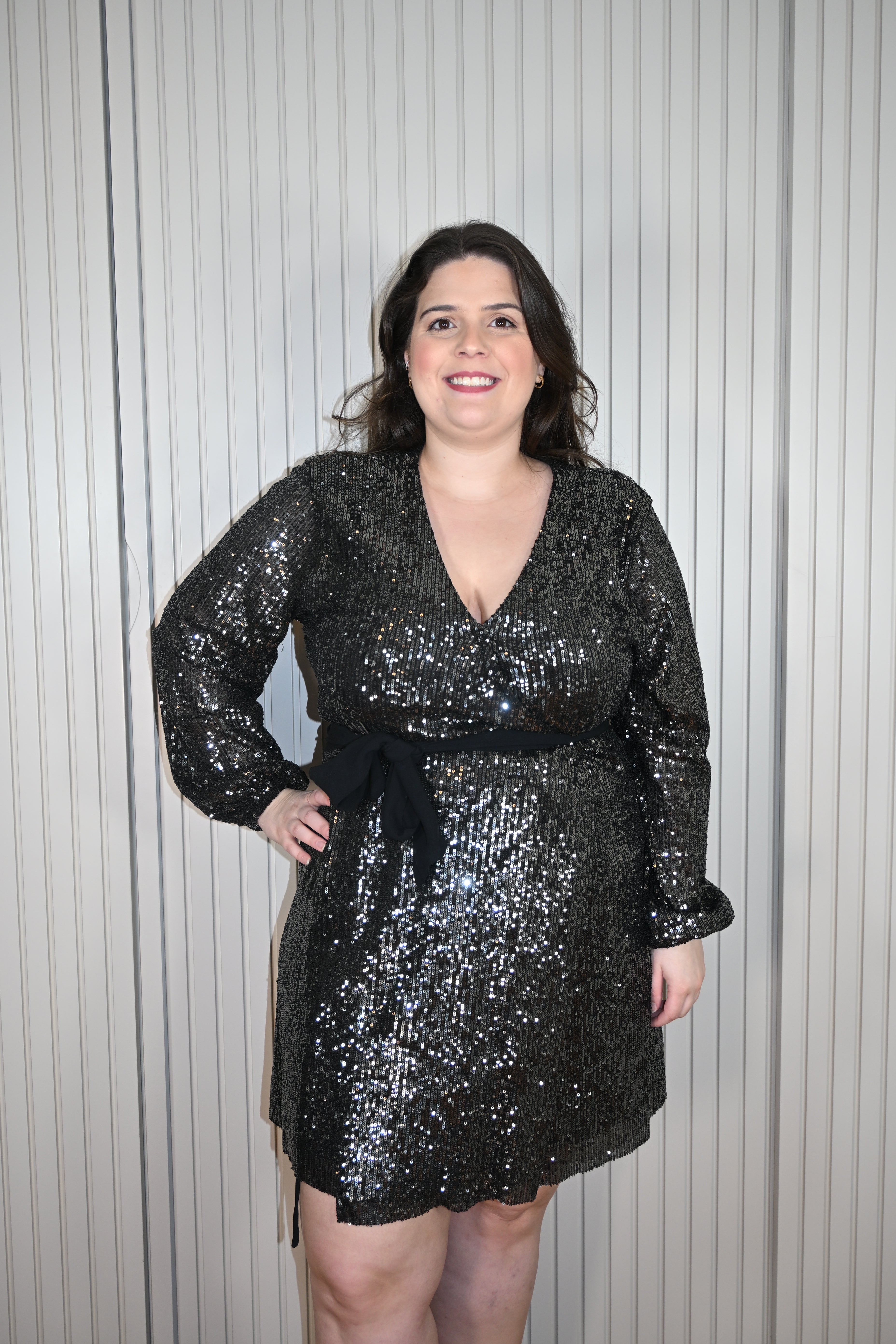 Vestido Curto de Paetê Cinza