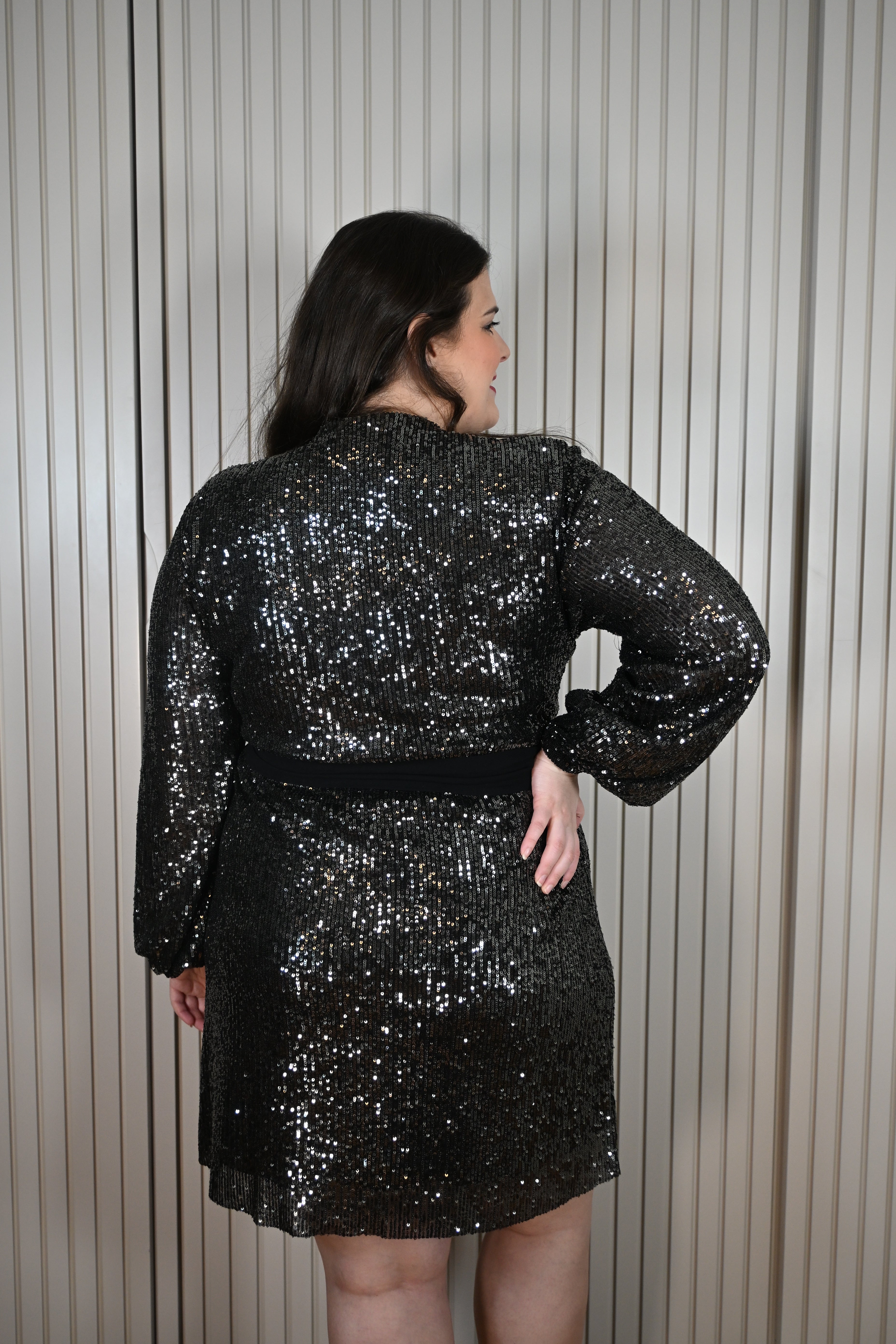 Vestido Curto de Paetê Cinza