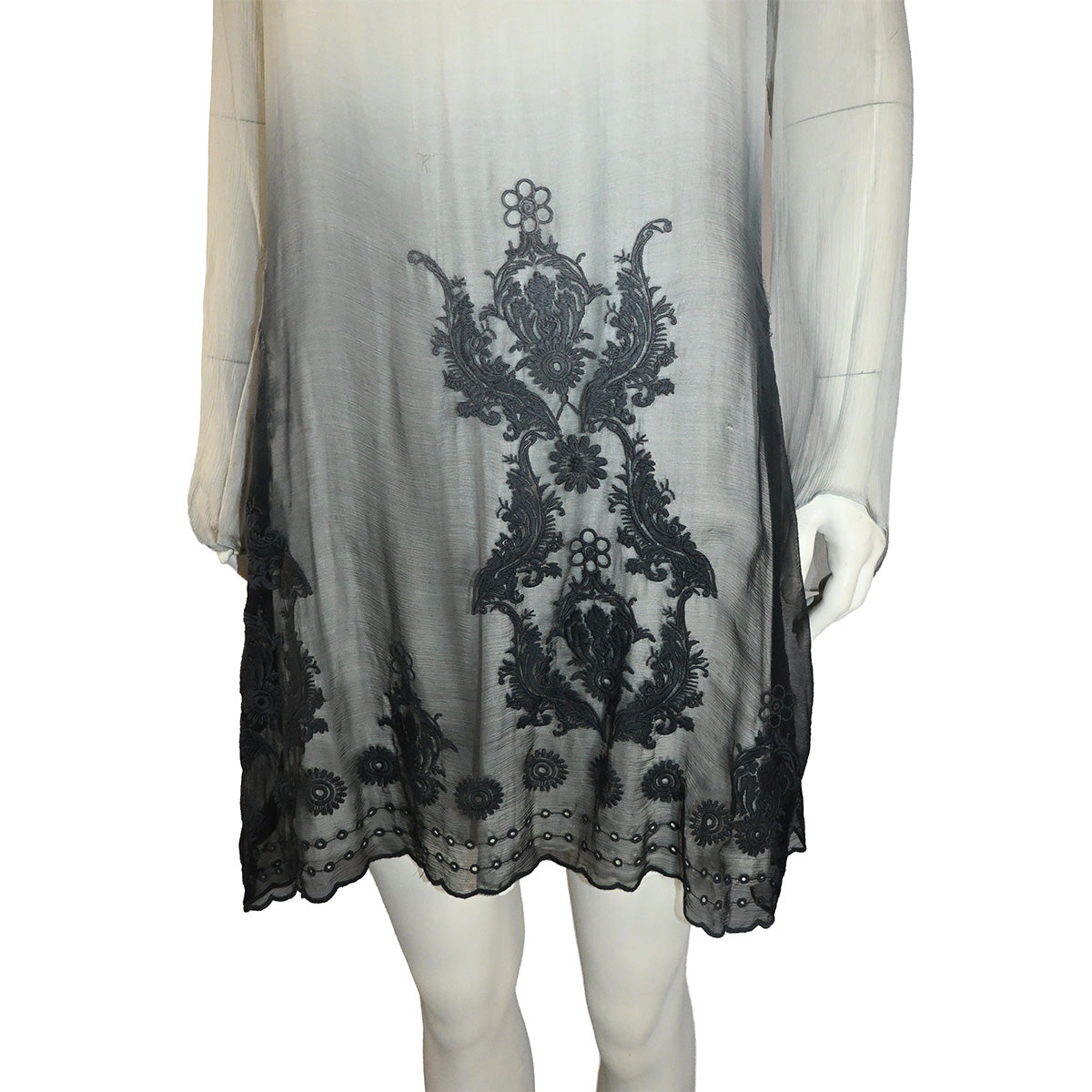 Vestido curto de seda cinza degradê