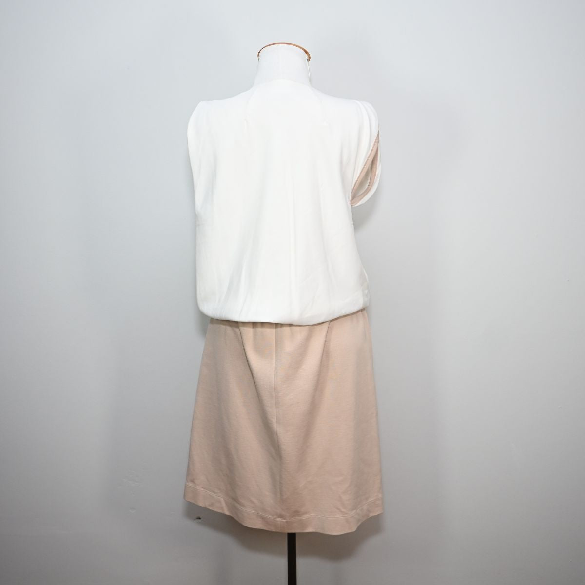Vestido midi branco e nude