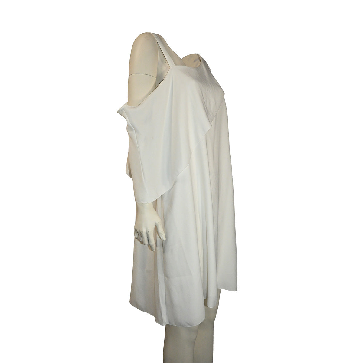 Vestido curto branco com babado frontal