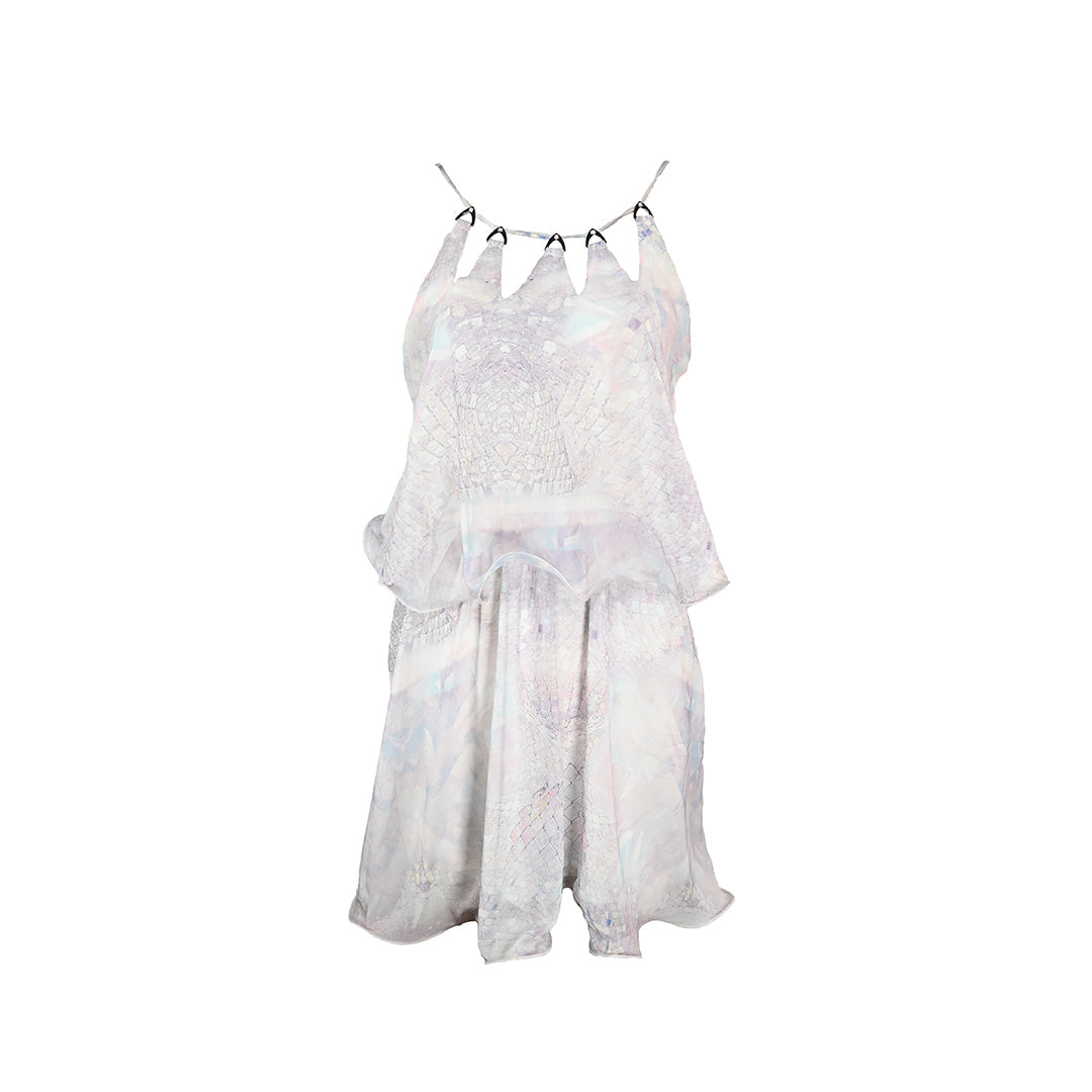 Vestido curto branco estampado com recortes no colo do peito