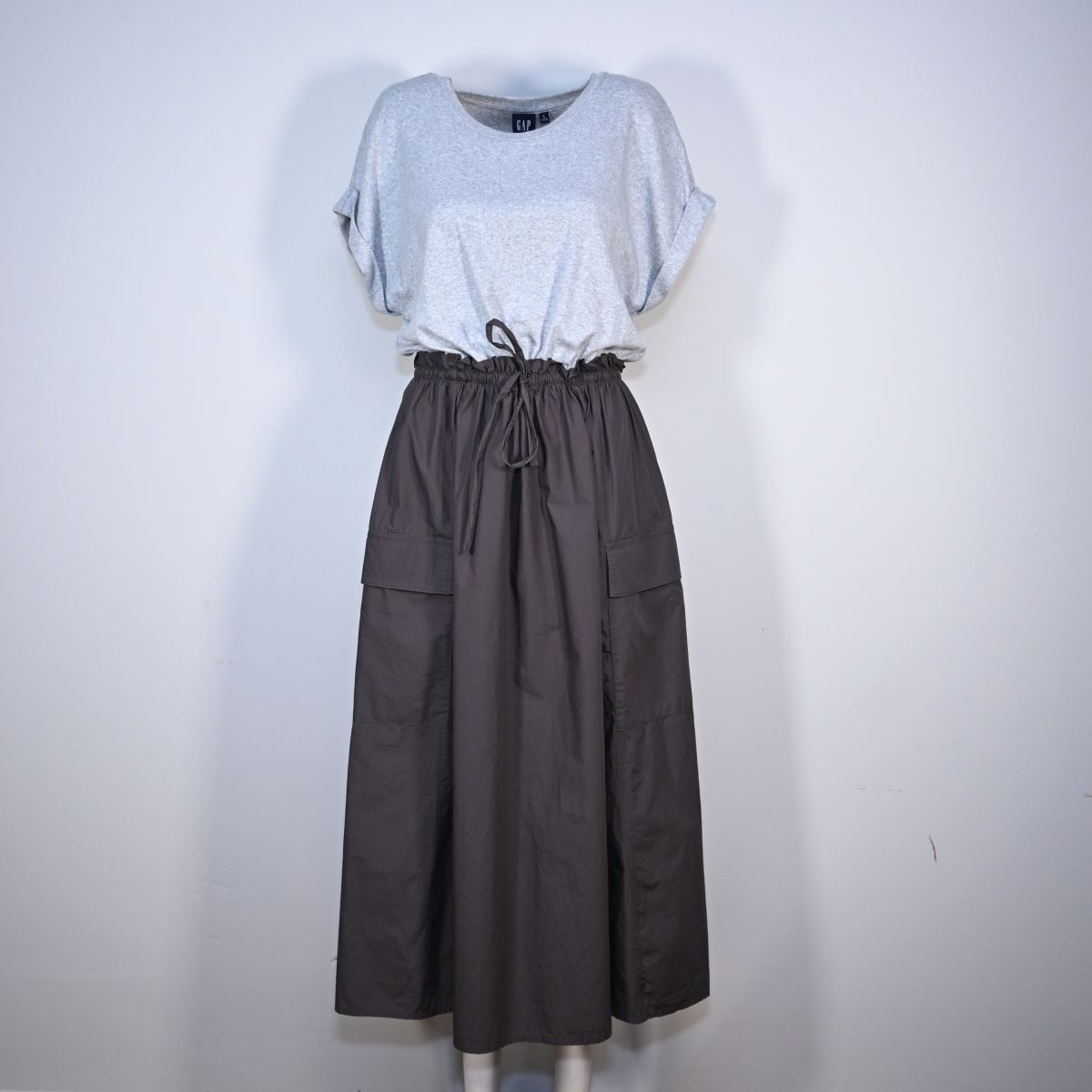 Vestido midi cinza e marrom