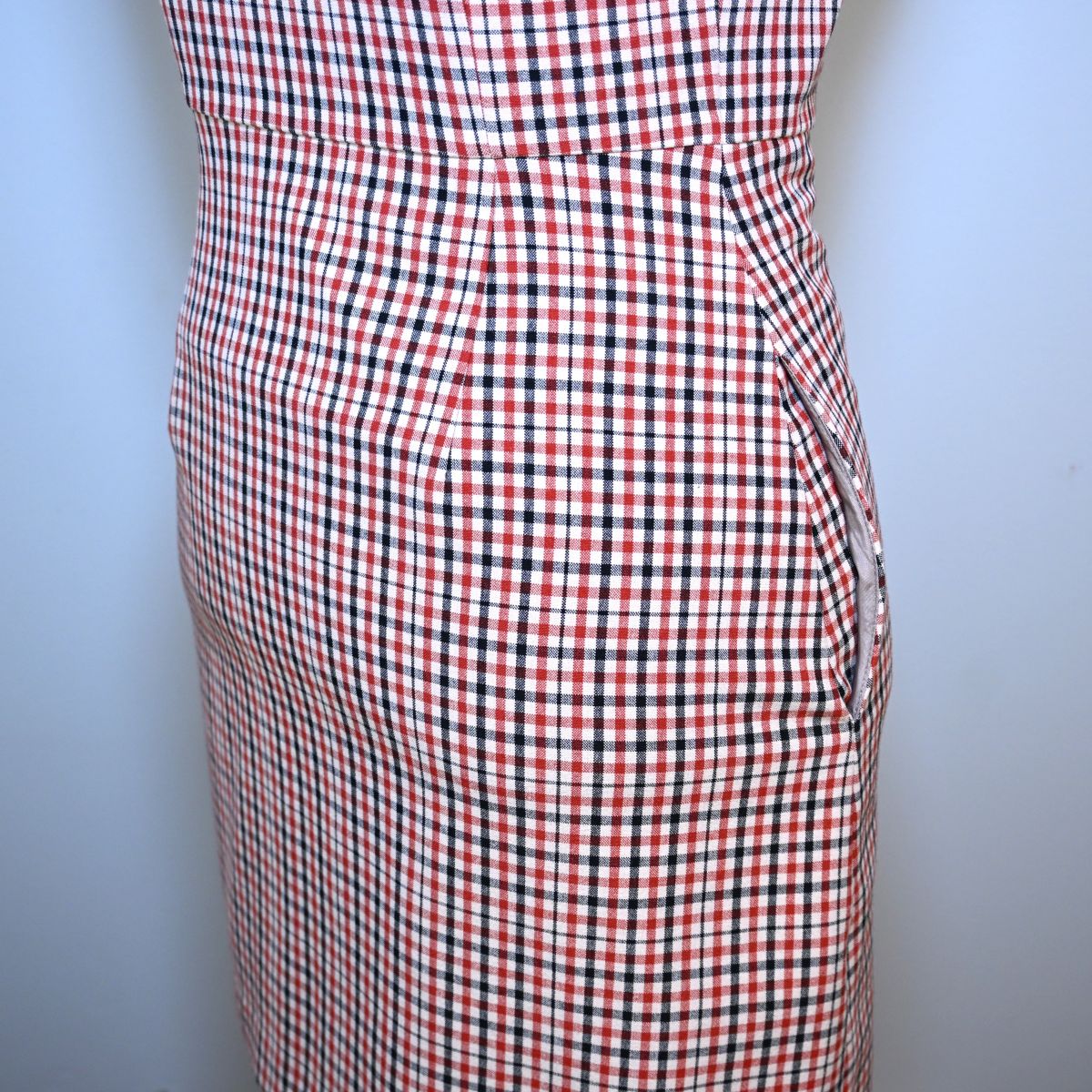 Vestido curto xadrez avermelhado
