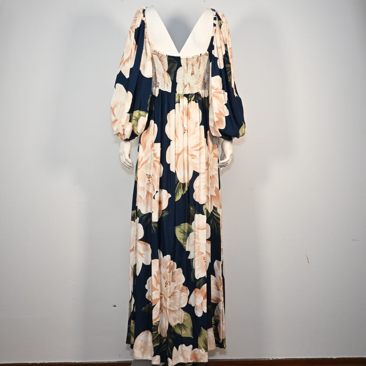 Vestido longo azul marinho floral
