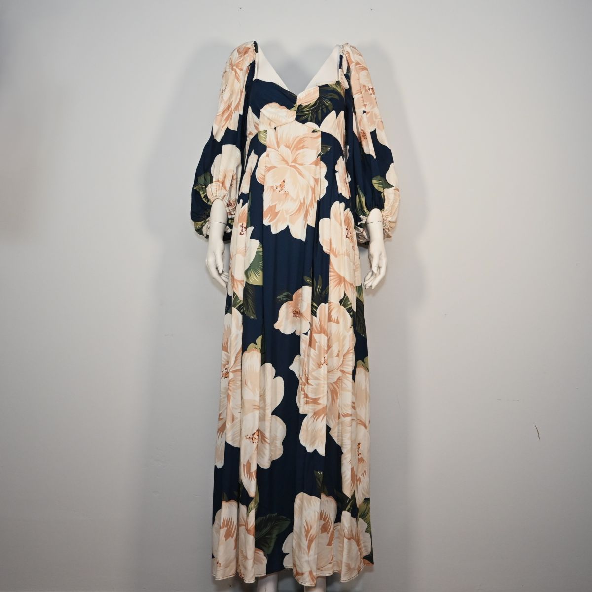 Vestido longo azul marinho floral