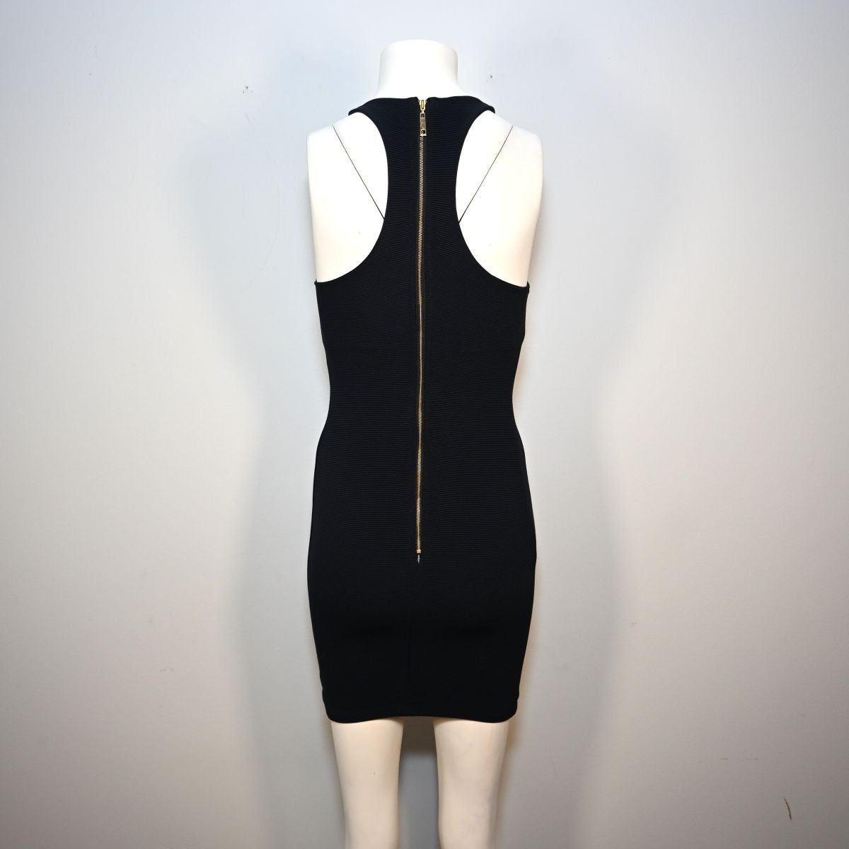 Vestido curto preto tubinho