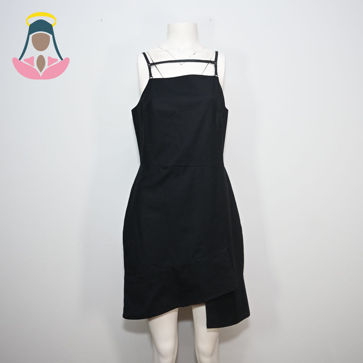 Vestido curto preto com alças de couro