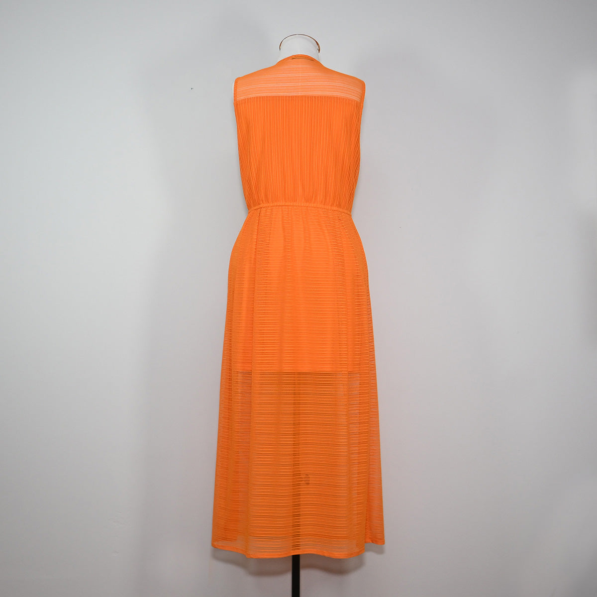 Vestido laranja com transparência