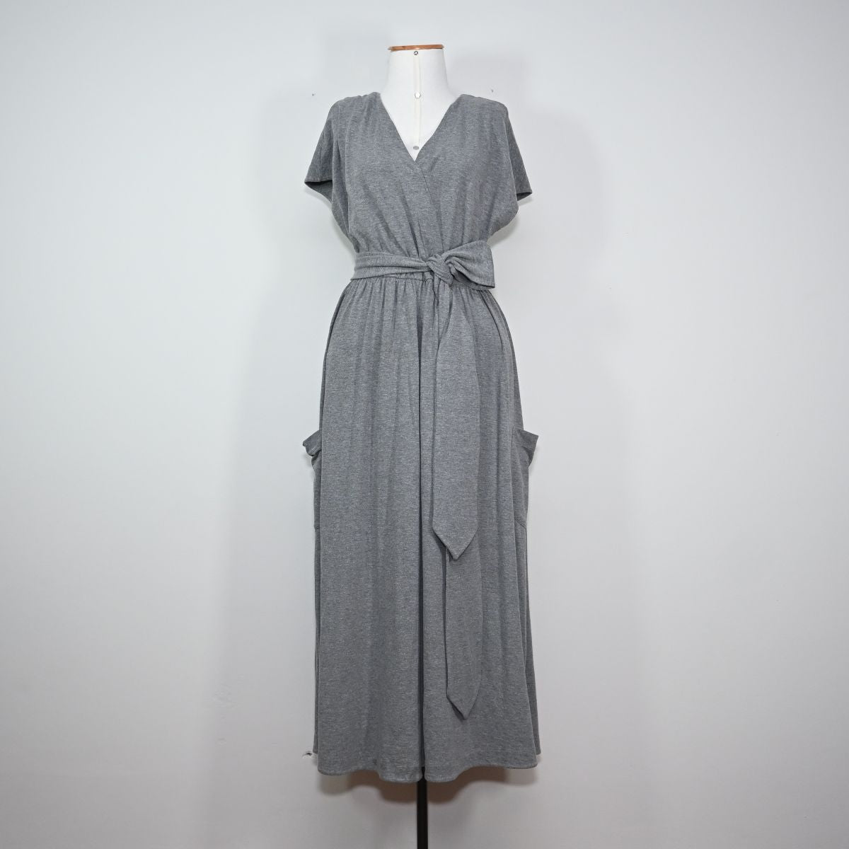 Vestido longo de malha cinza