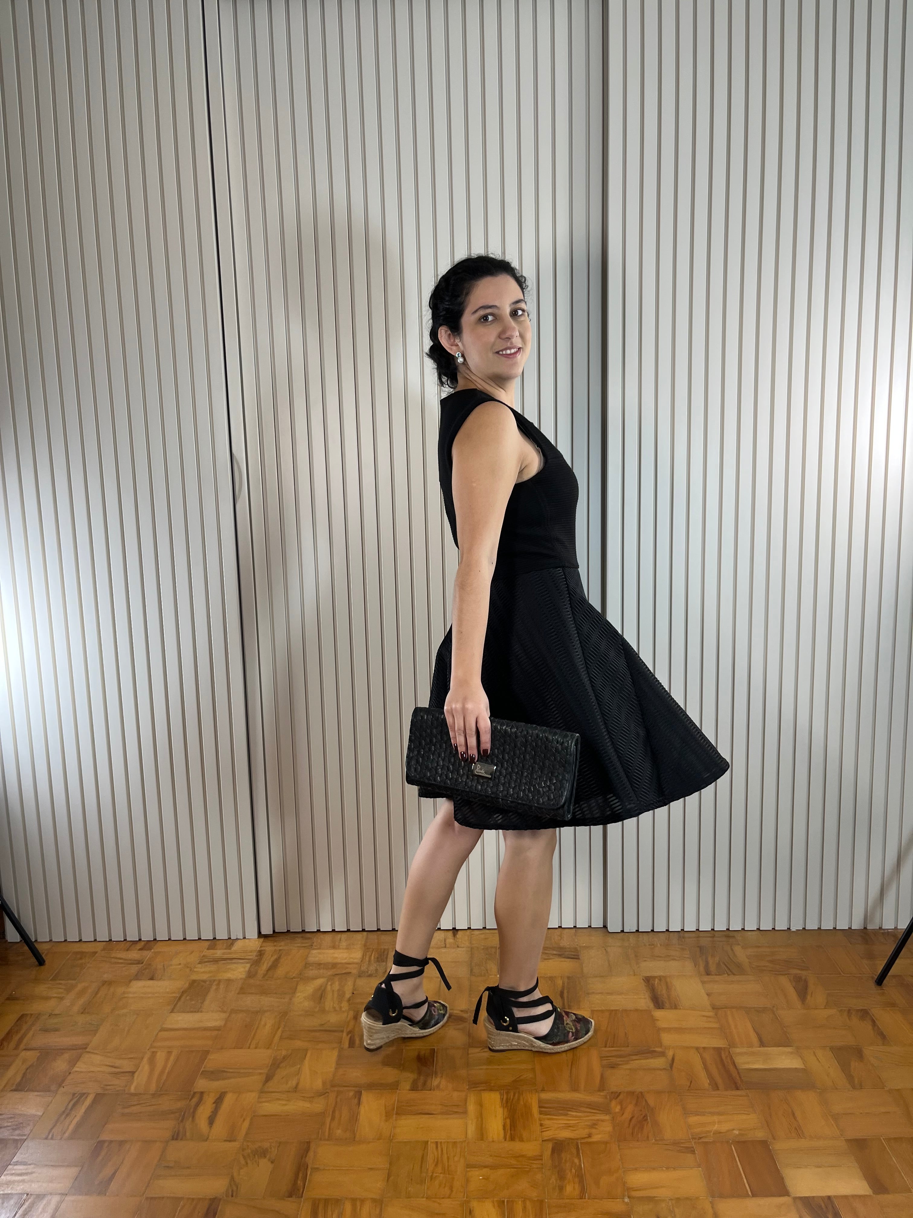 Vestido Curto Preto Rodado