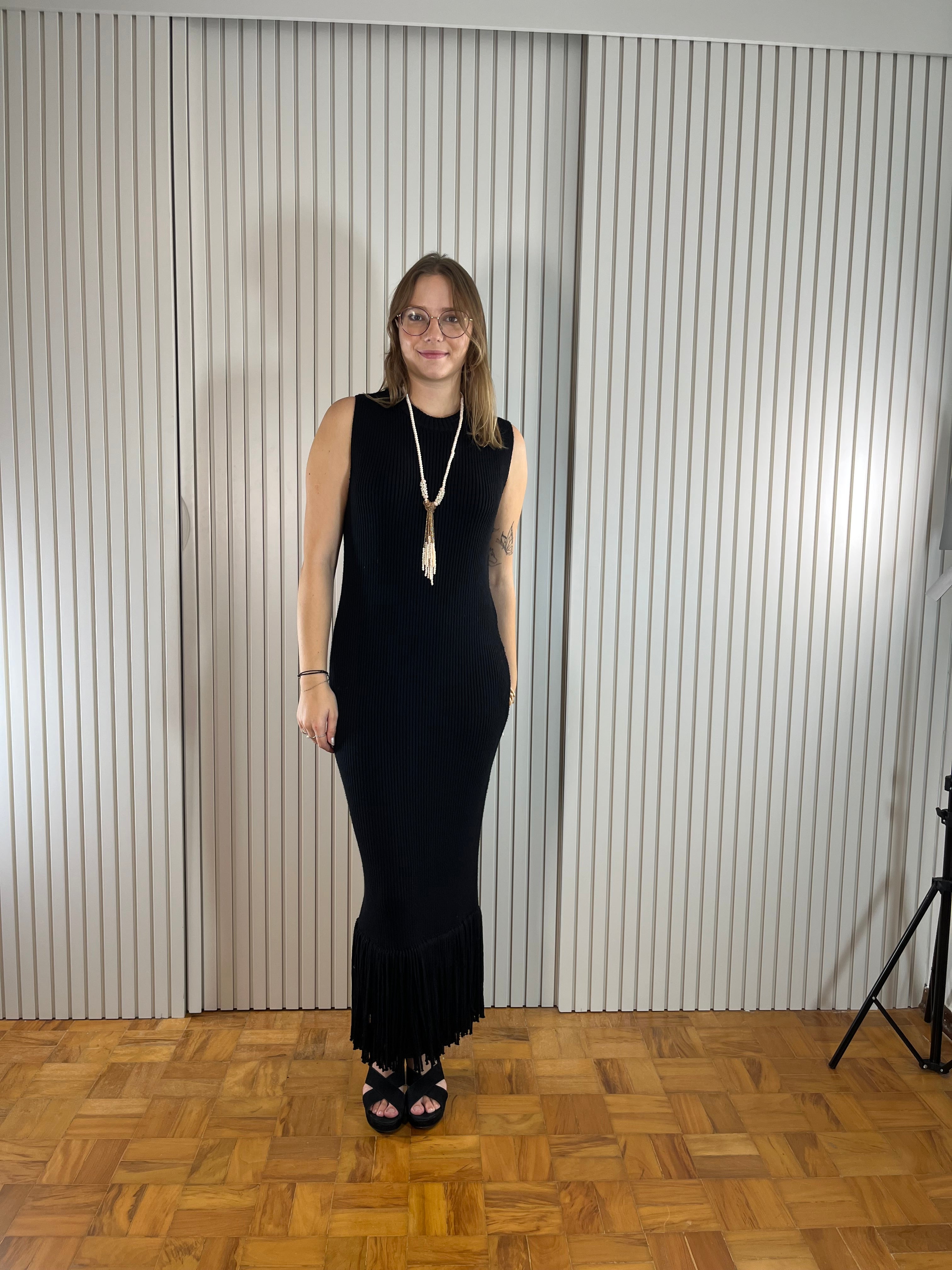 Vestido Longo Preto de Malha com Franjas