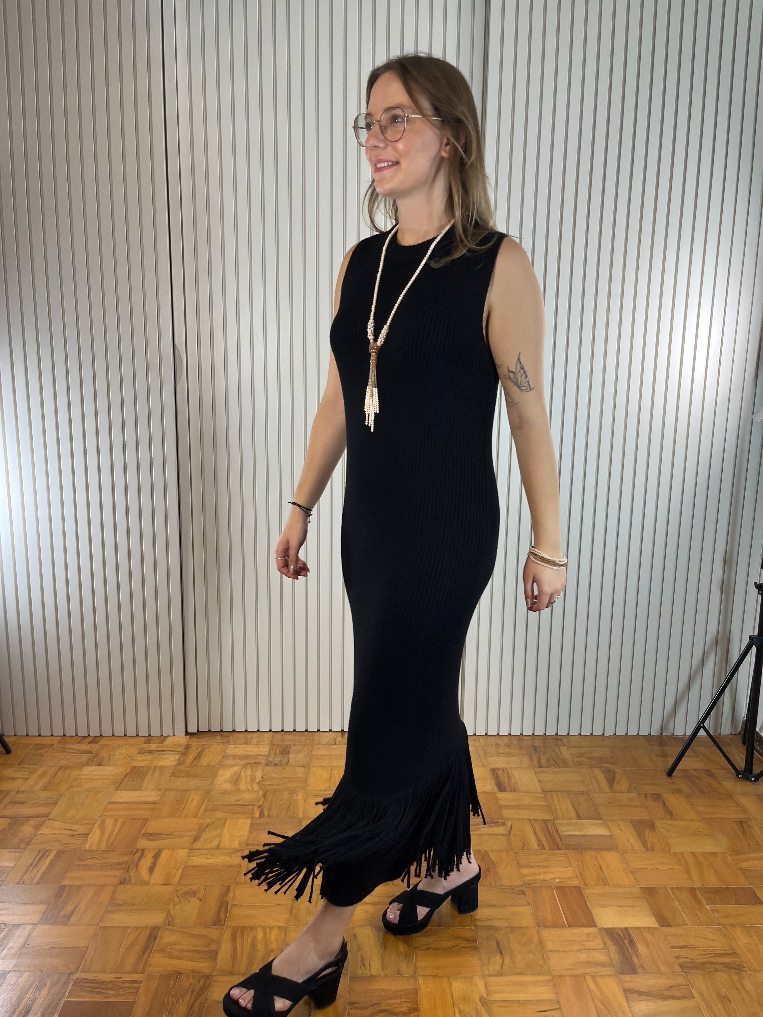 Vestido Longo Preto de Malha com Franjas
