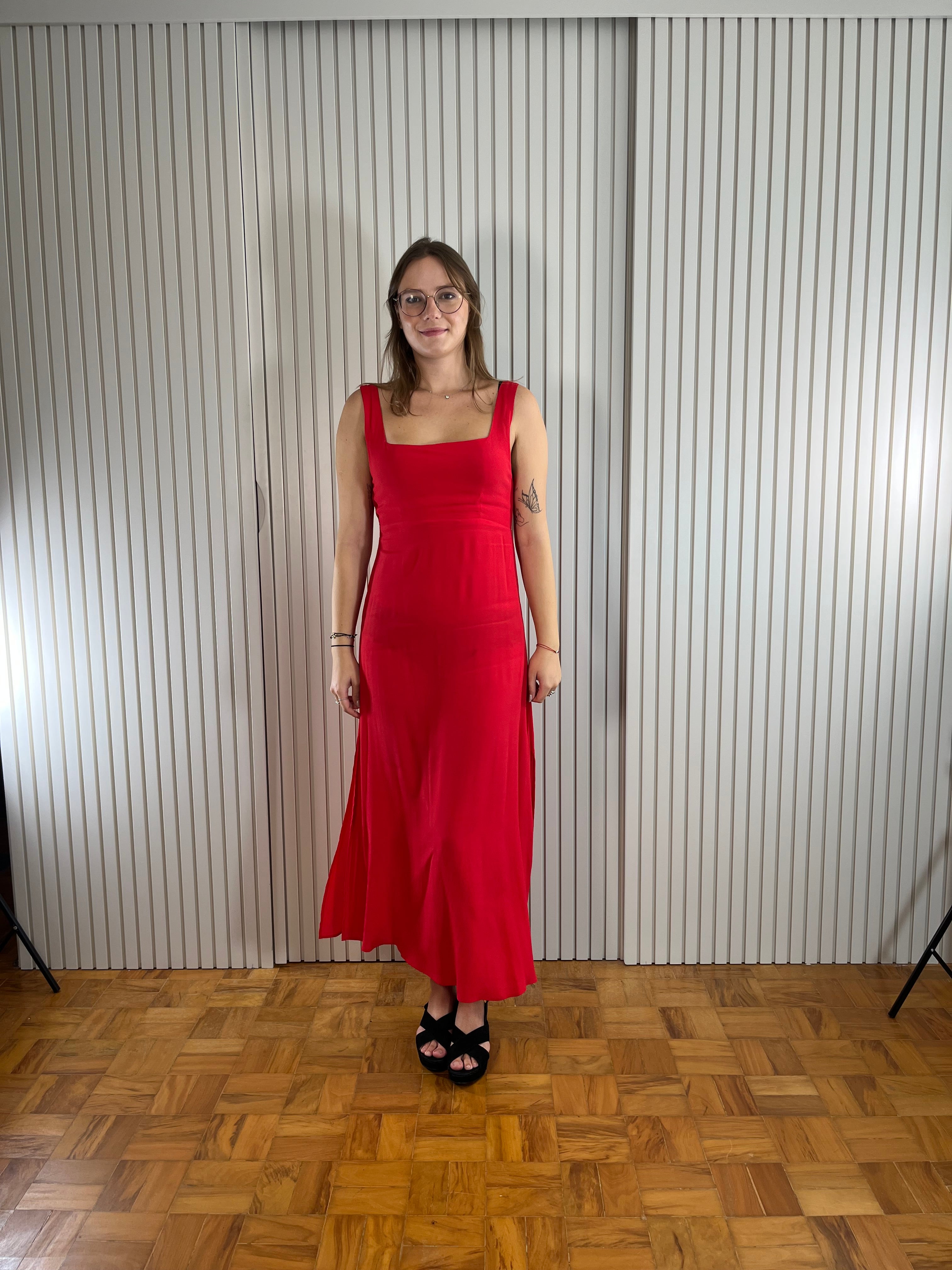 Vestido Longo Vermelho com Botões Nas Costas