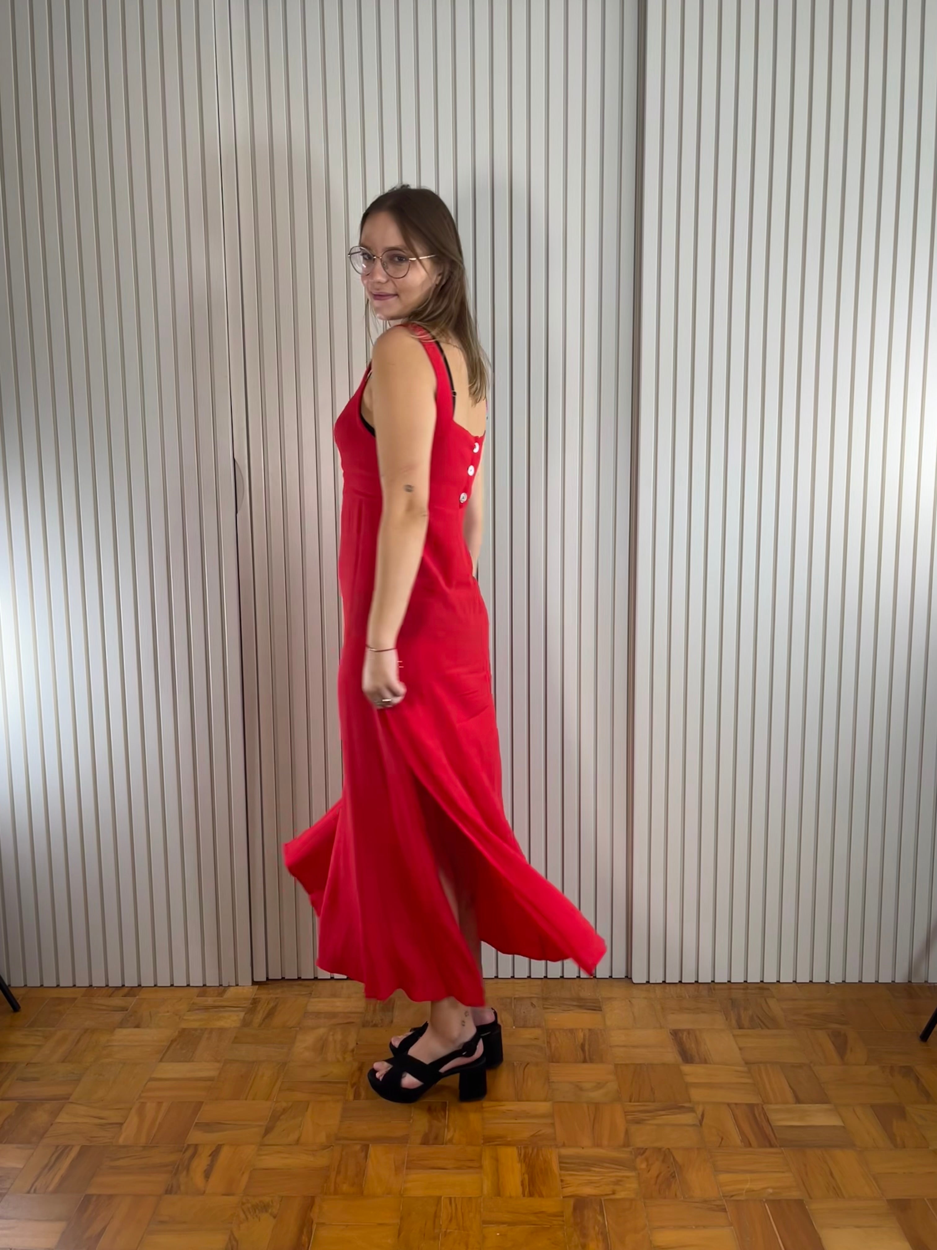 Vestido Longo Vermelho com Botões Nas Costas