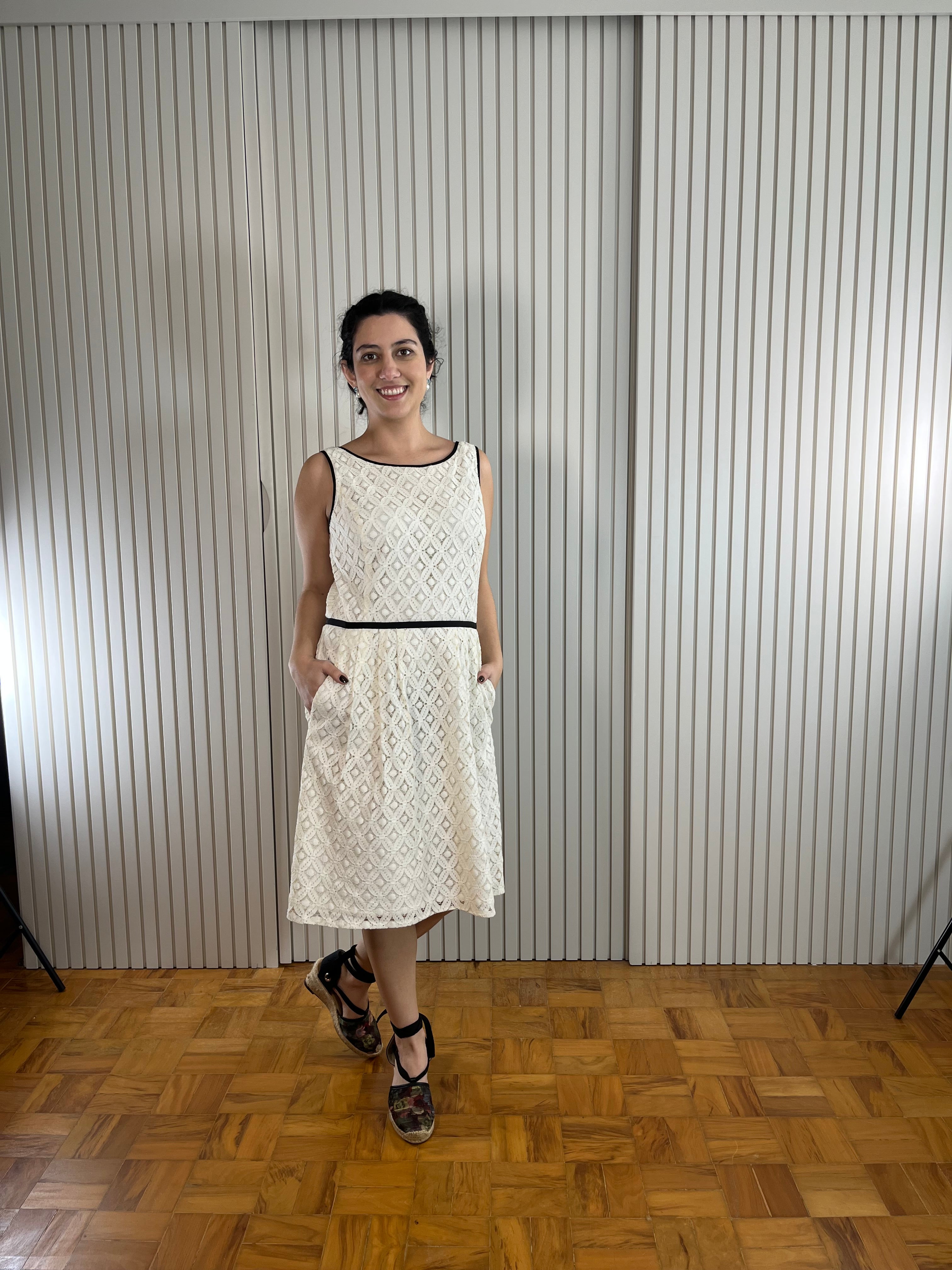 Vestido Curto Branco de Renda