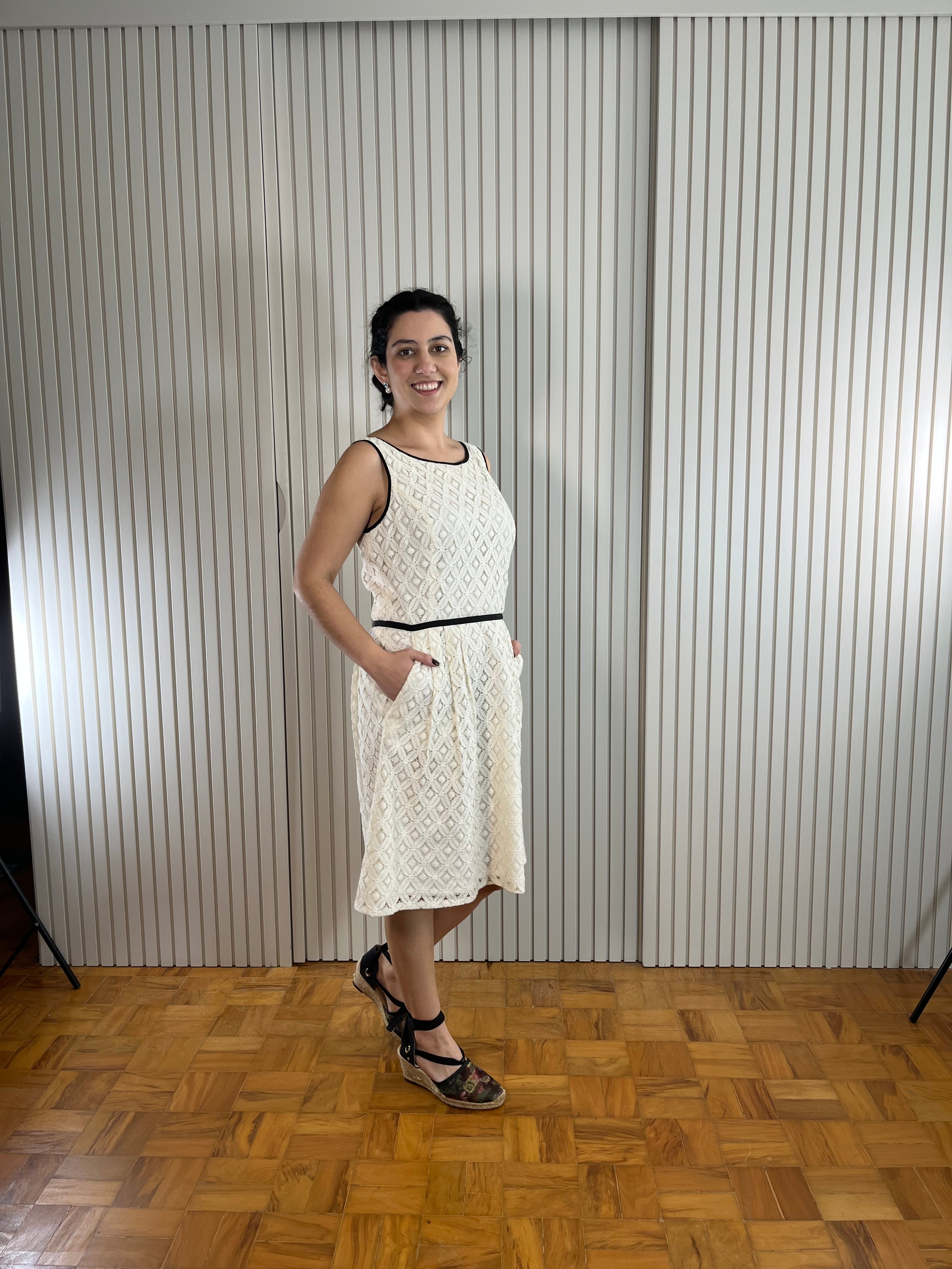 Vestido Curto Branco de Renda