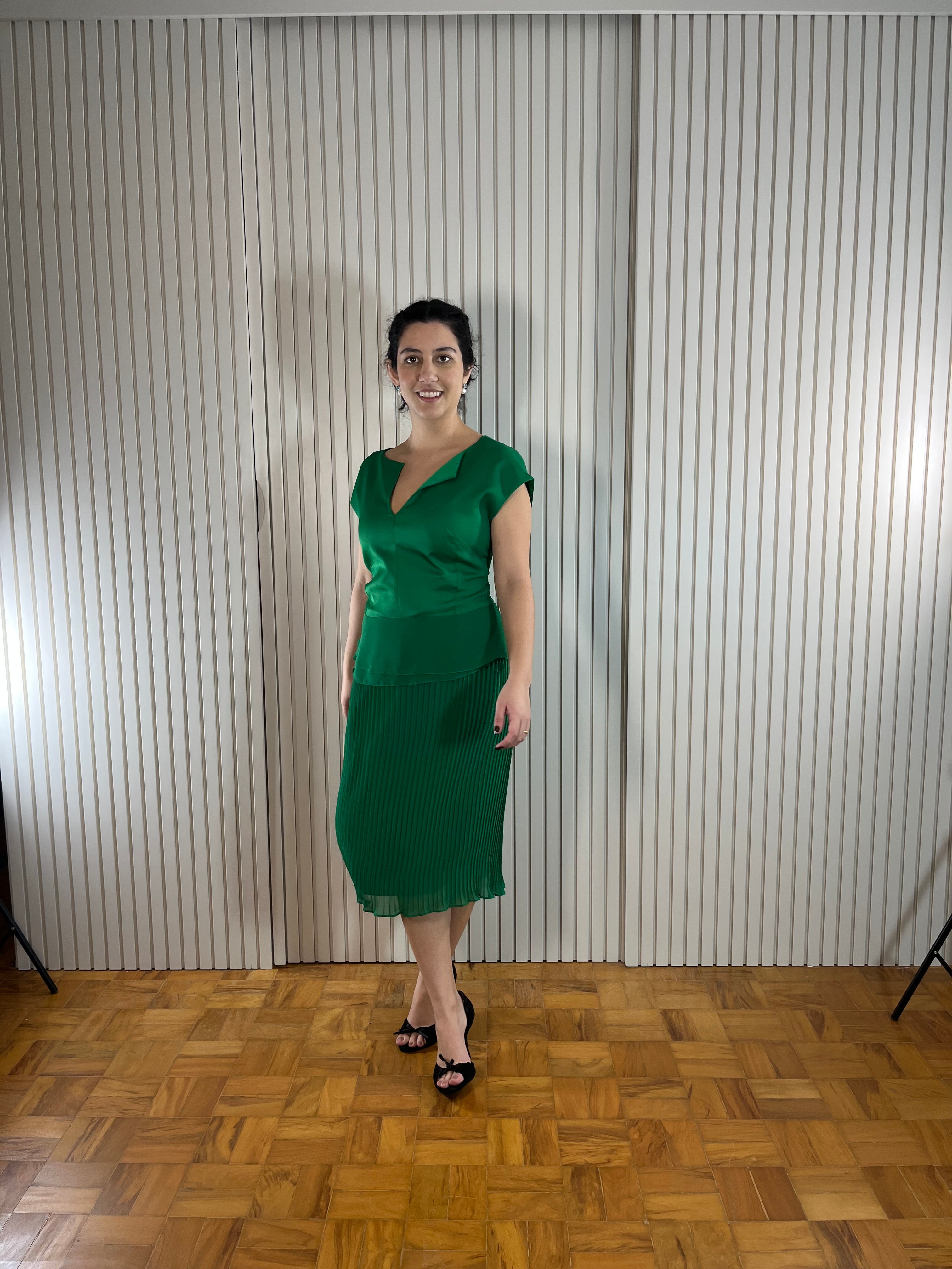 Vestido Midi Verde com Saia Plissada