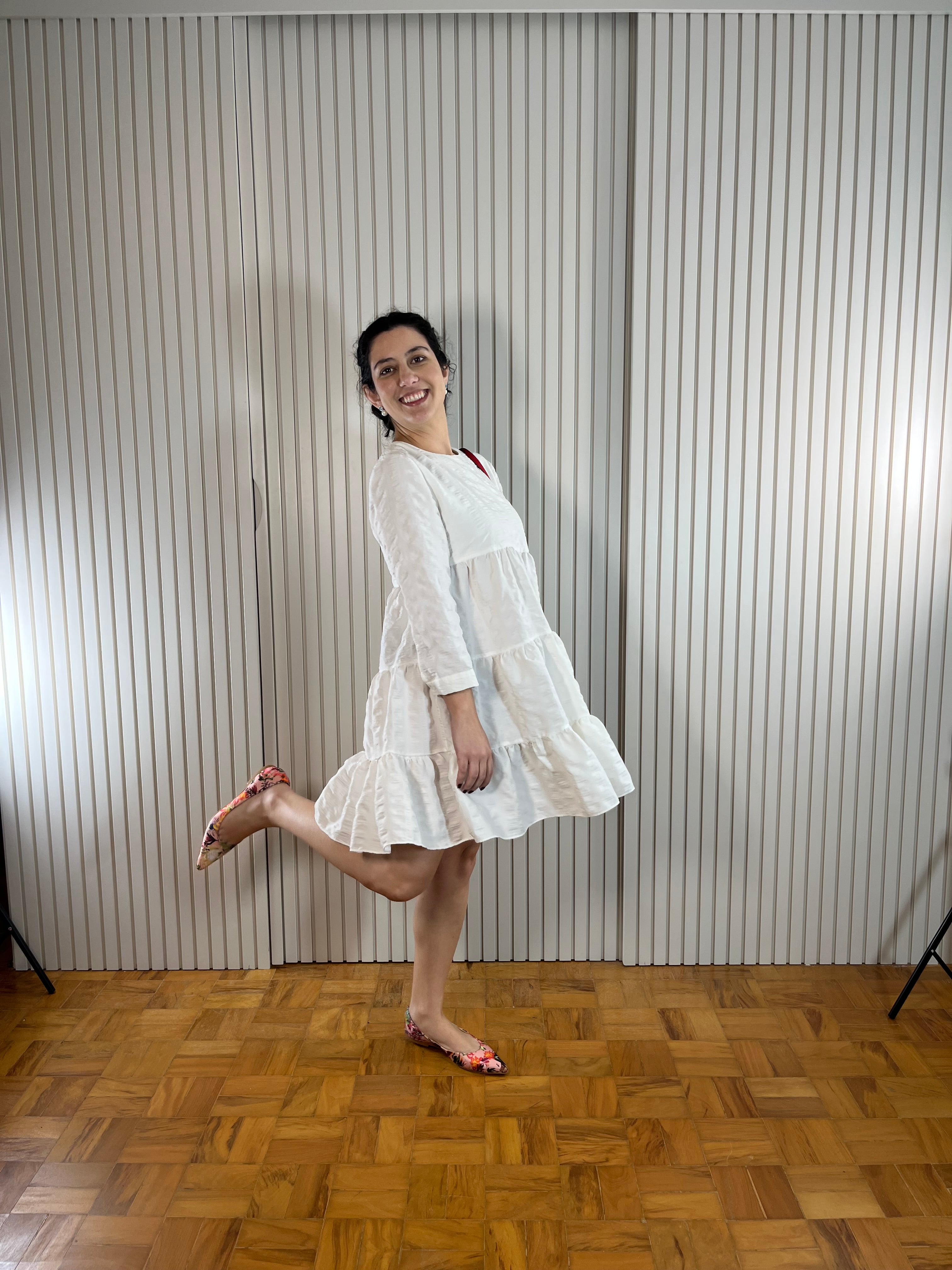 Vestido Curto Branco com Mangas 3/4