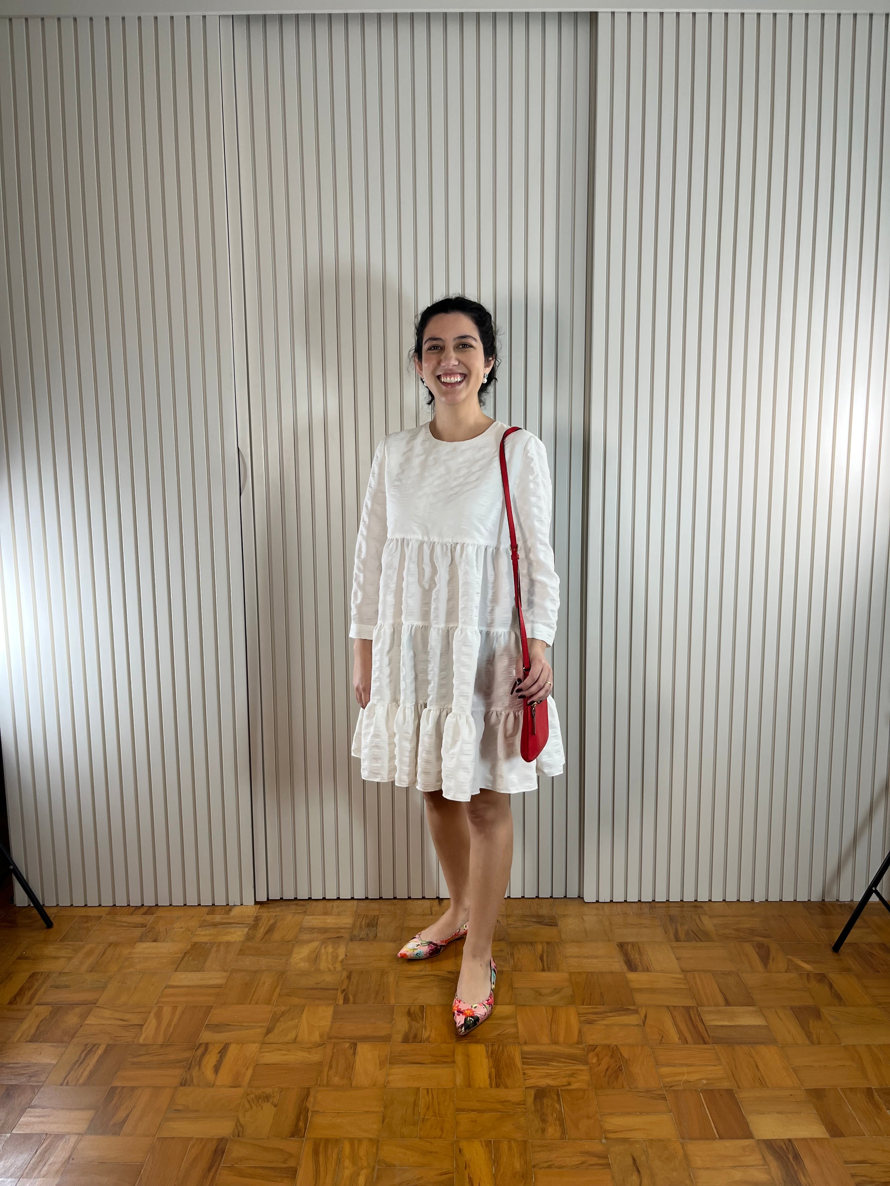 Vestido Curto Branco com Mangas 3/4