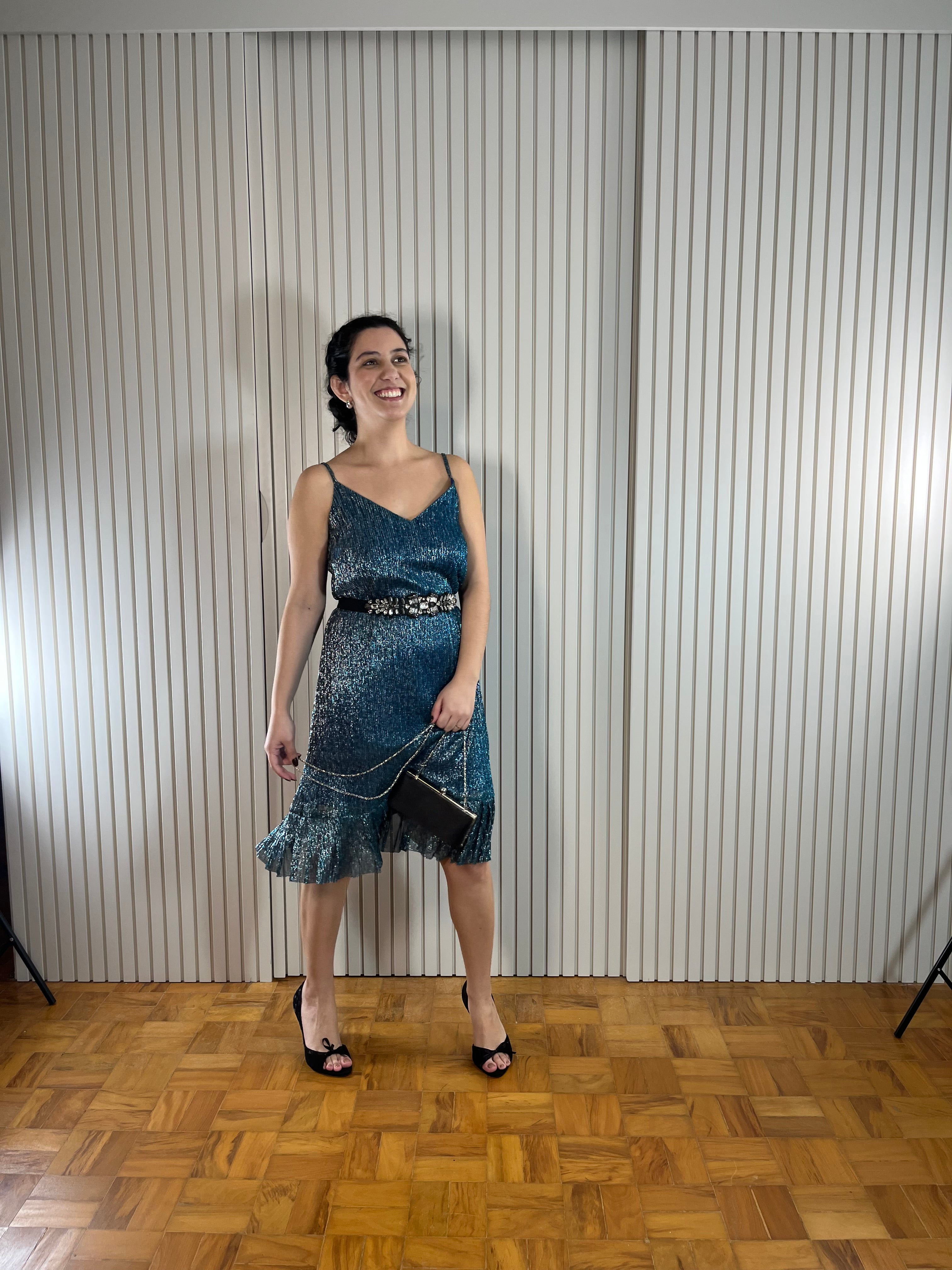 Vestido curto azul metalizado