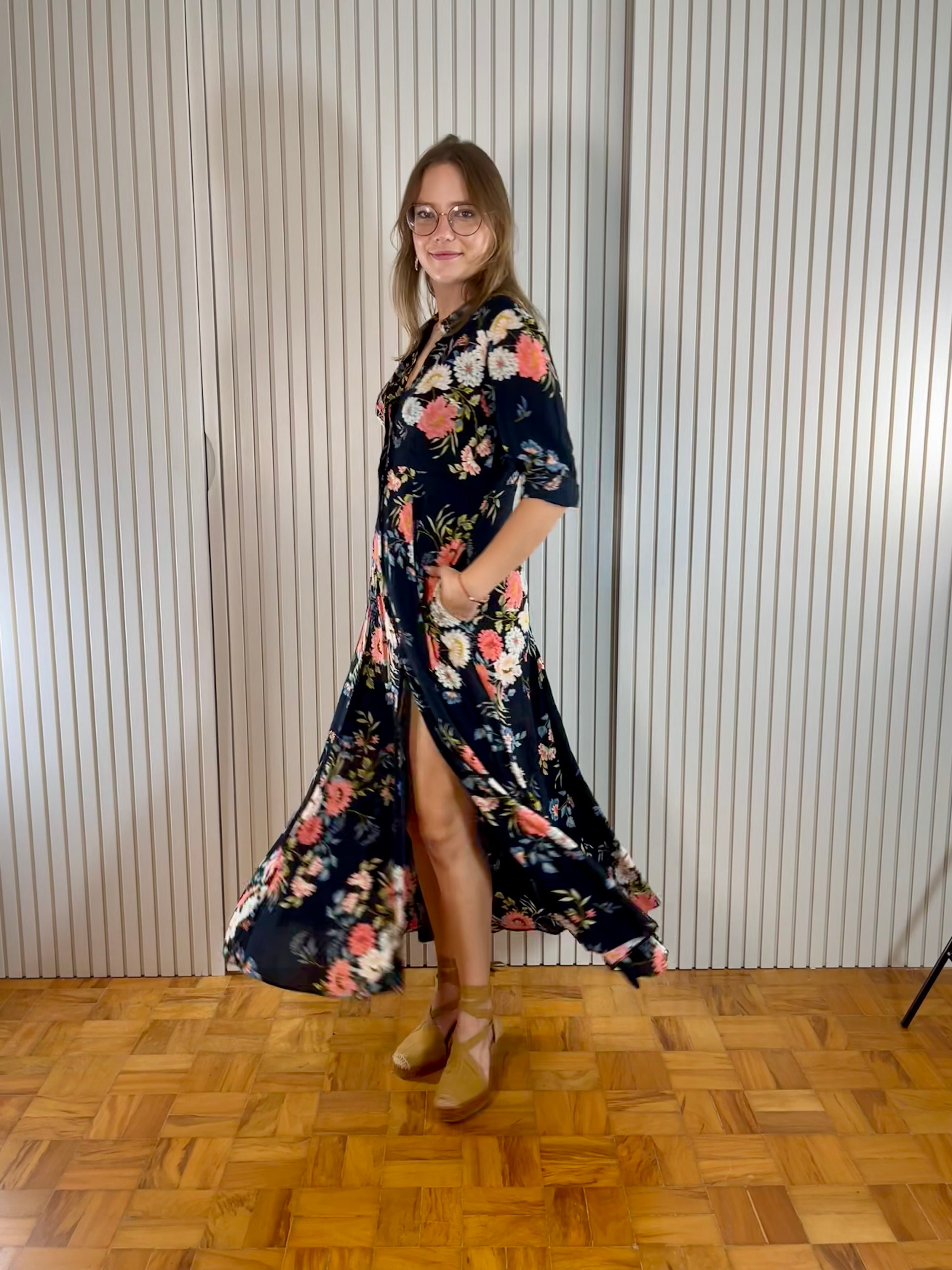 Vestido Longo Preto Floral com Botões