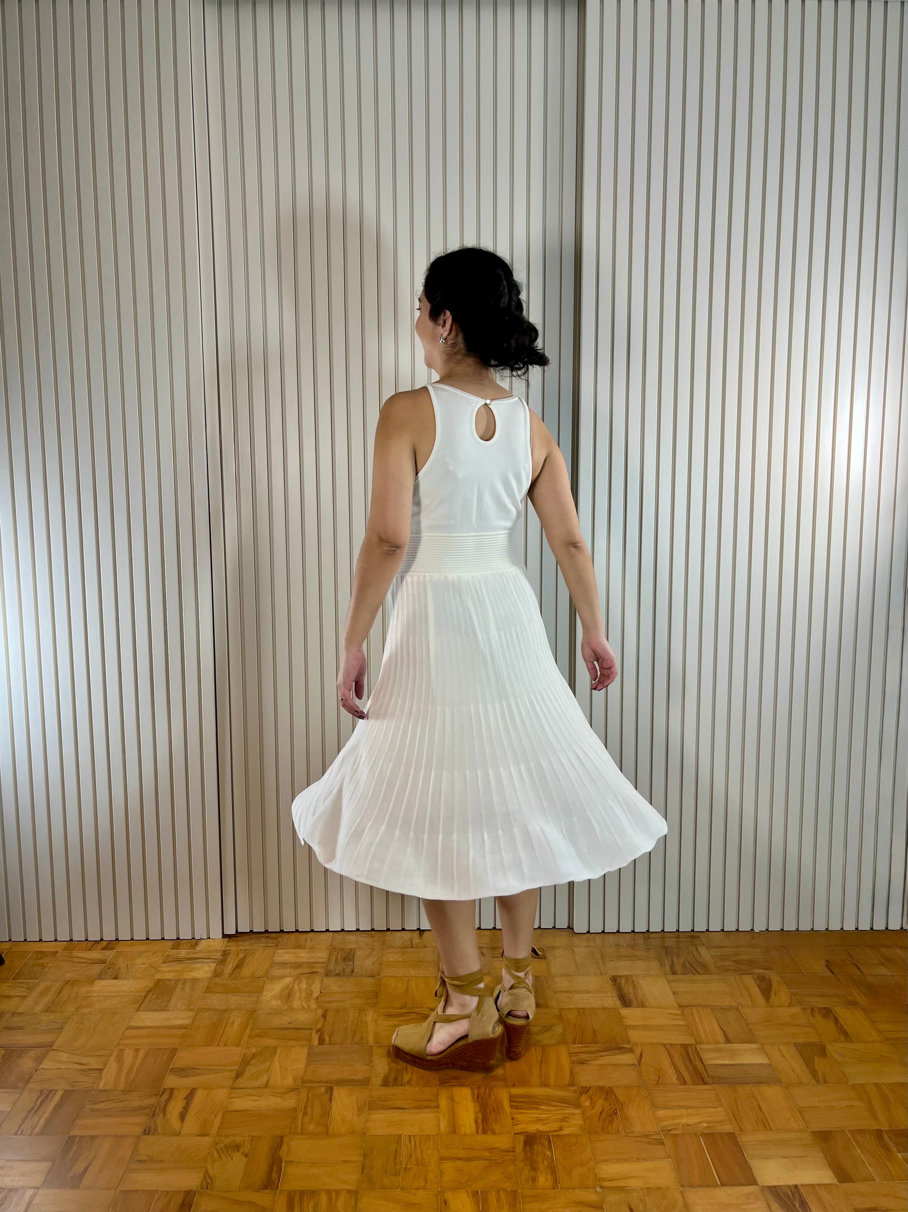 Vestido Curto Branco de Malha