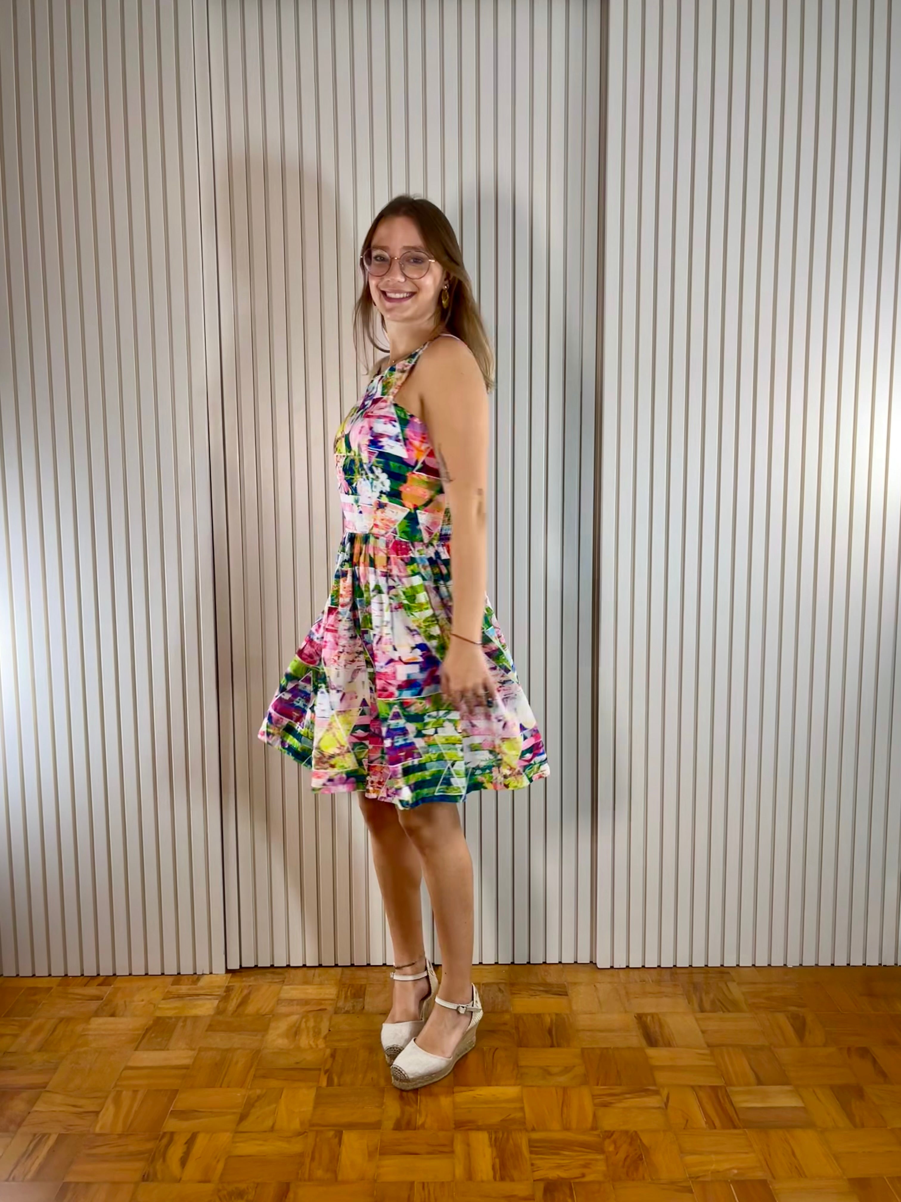 Vestido Curto Floral Geométrico