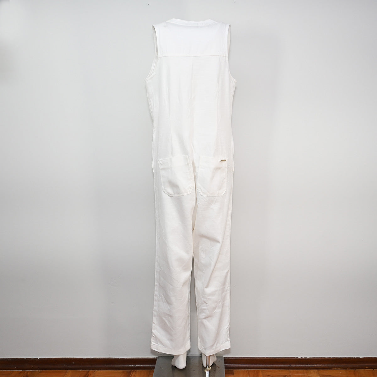 Macacão branco regata com zíper frontal