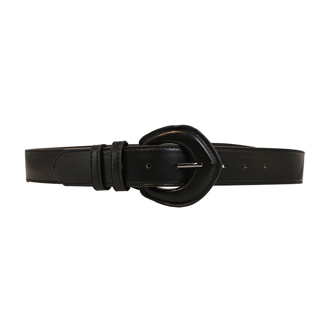Cinto preto com fivela grande