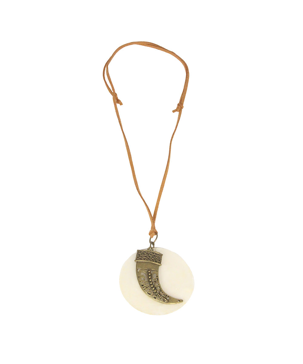Colar co Dente Boho e Circulo