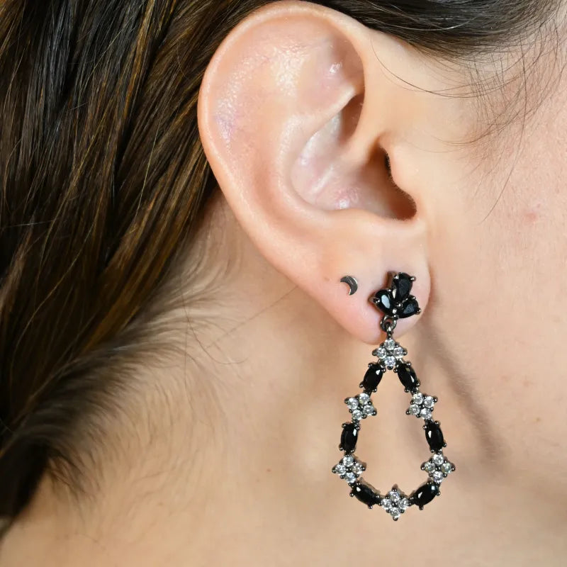 Brincos com Pedras Pretas e Strass