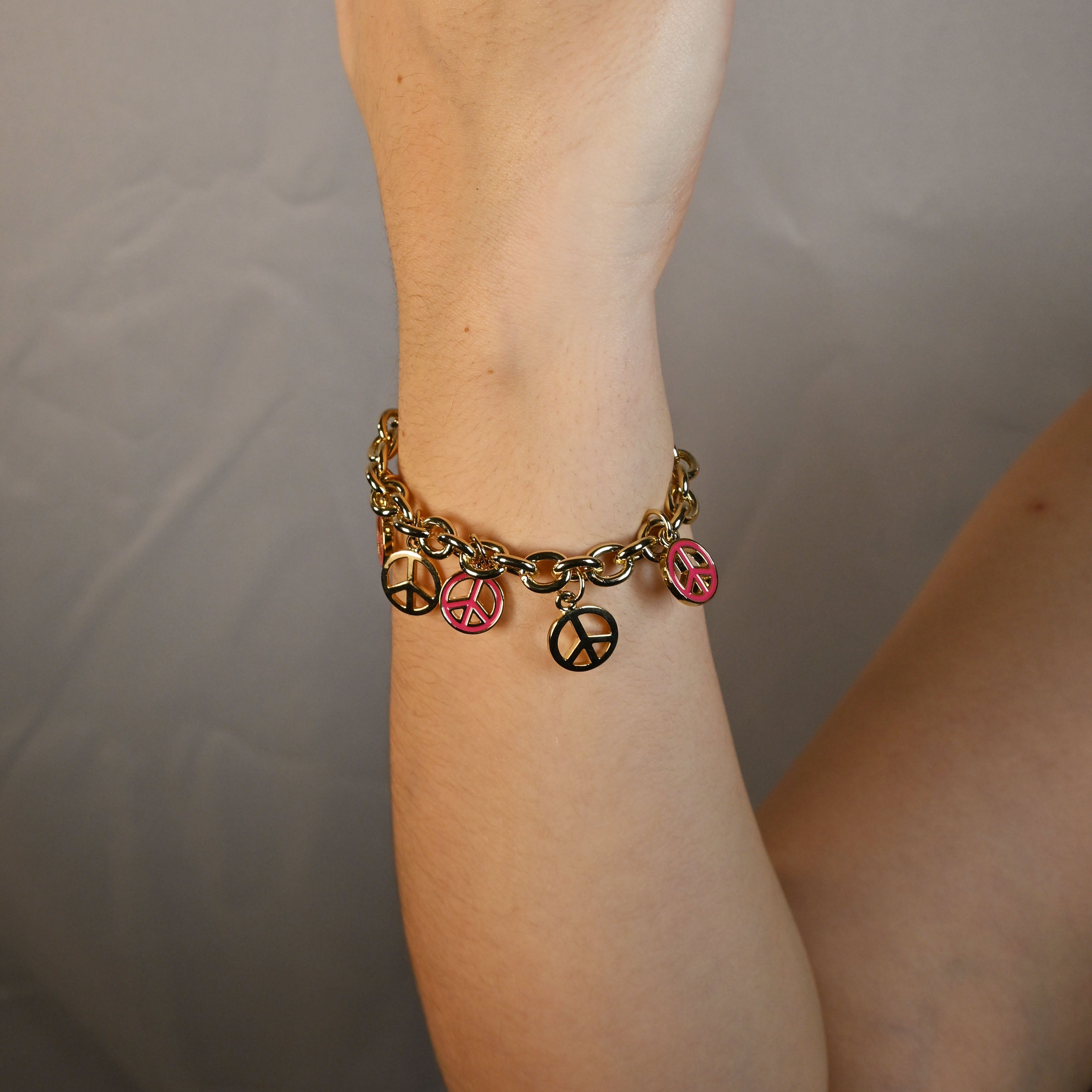 Pulseira com simbolo da paz