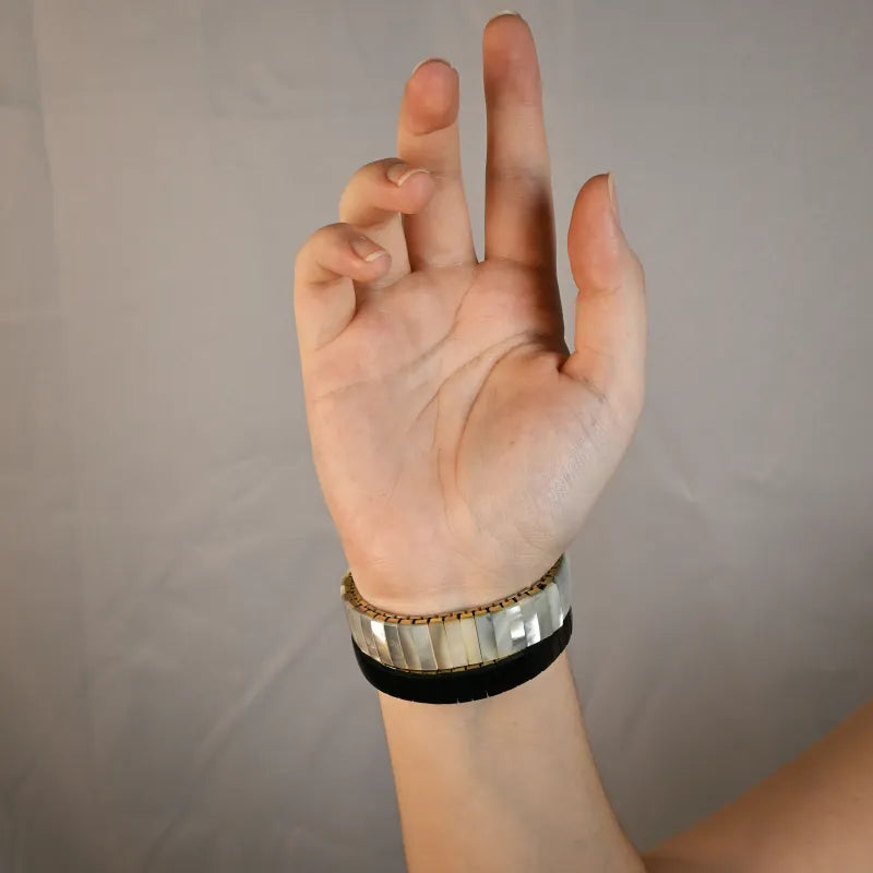 Pulseiras Perolada e Preta