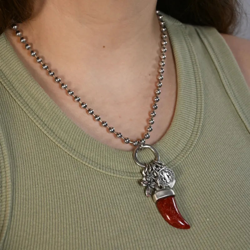 Colar Com Prinejntes Vermelho e Prata