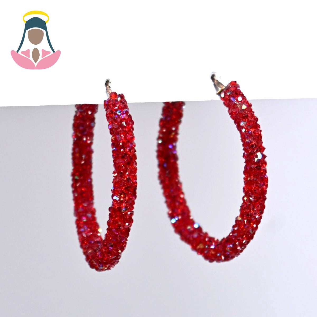 Brincos de argola com miçangas vermelho com brilho