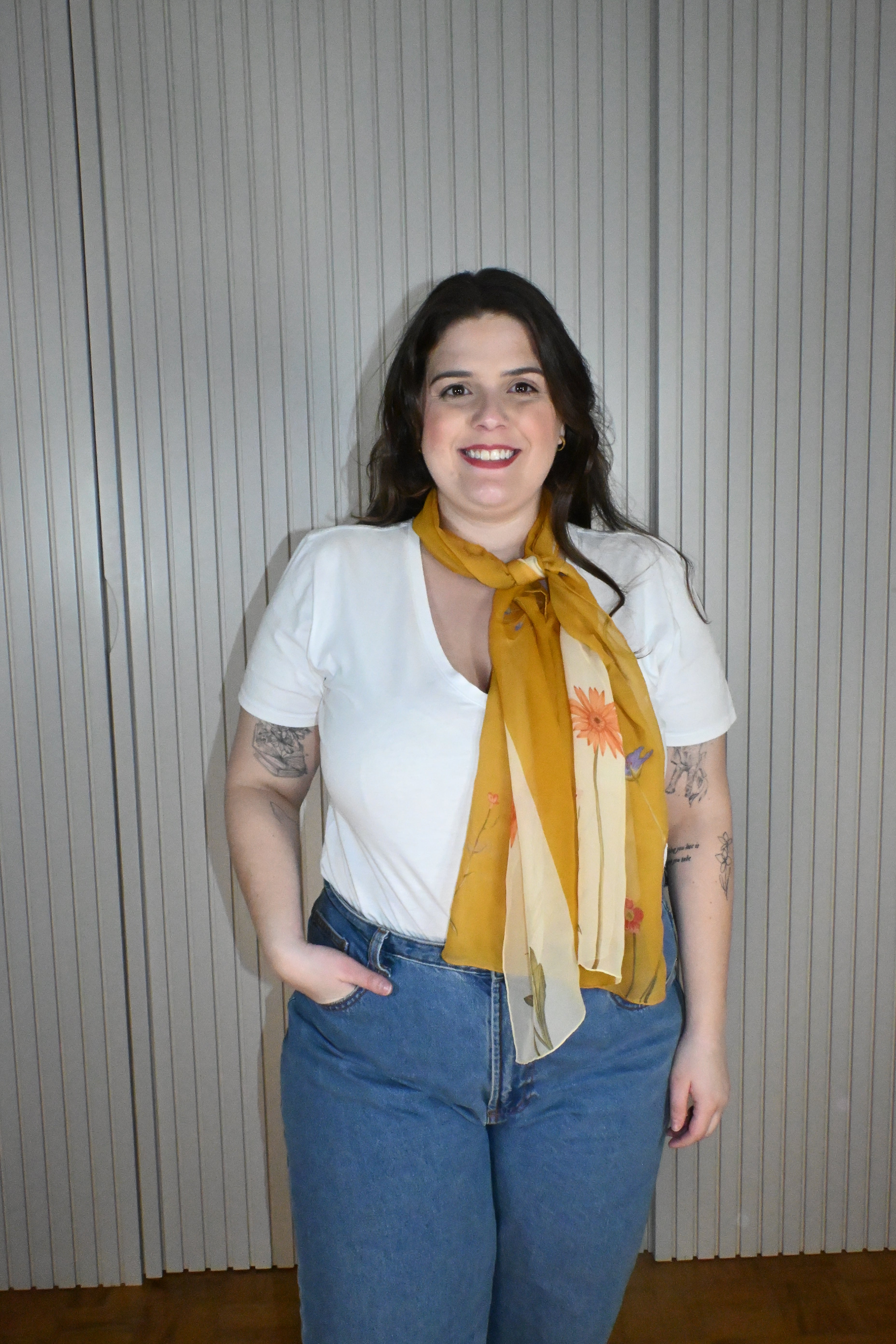 Lenço Amarelo e Branco Com Flores