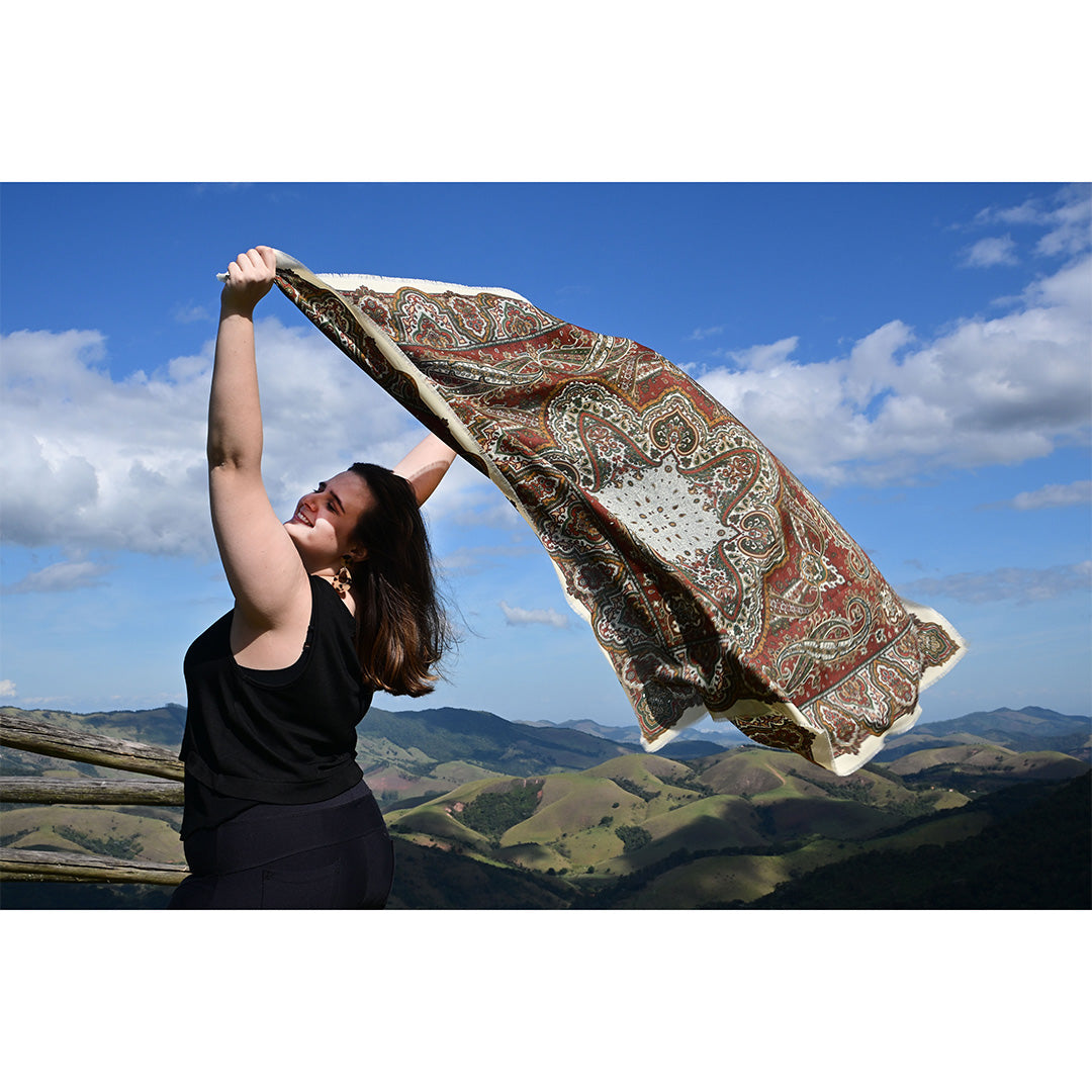 Lenço Estampado em Tons Terrosos