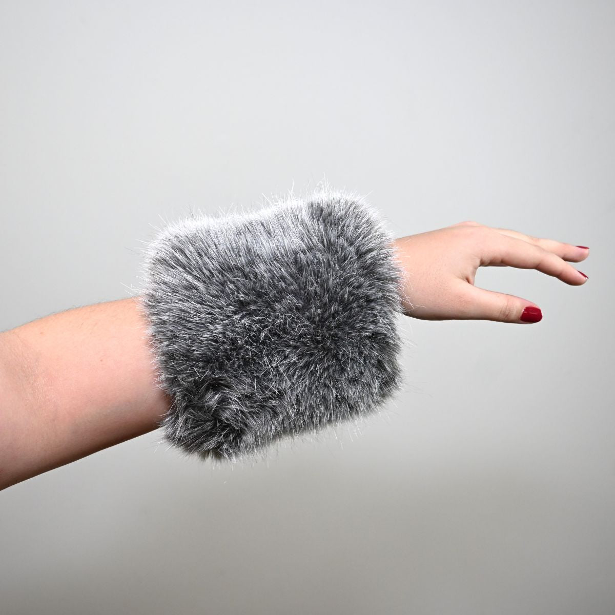 Gola de pelo cinza com munhequeiras conjunto