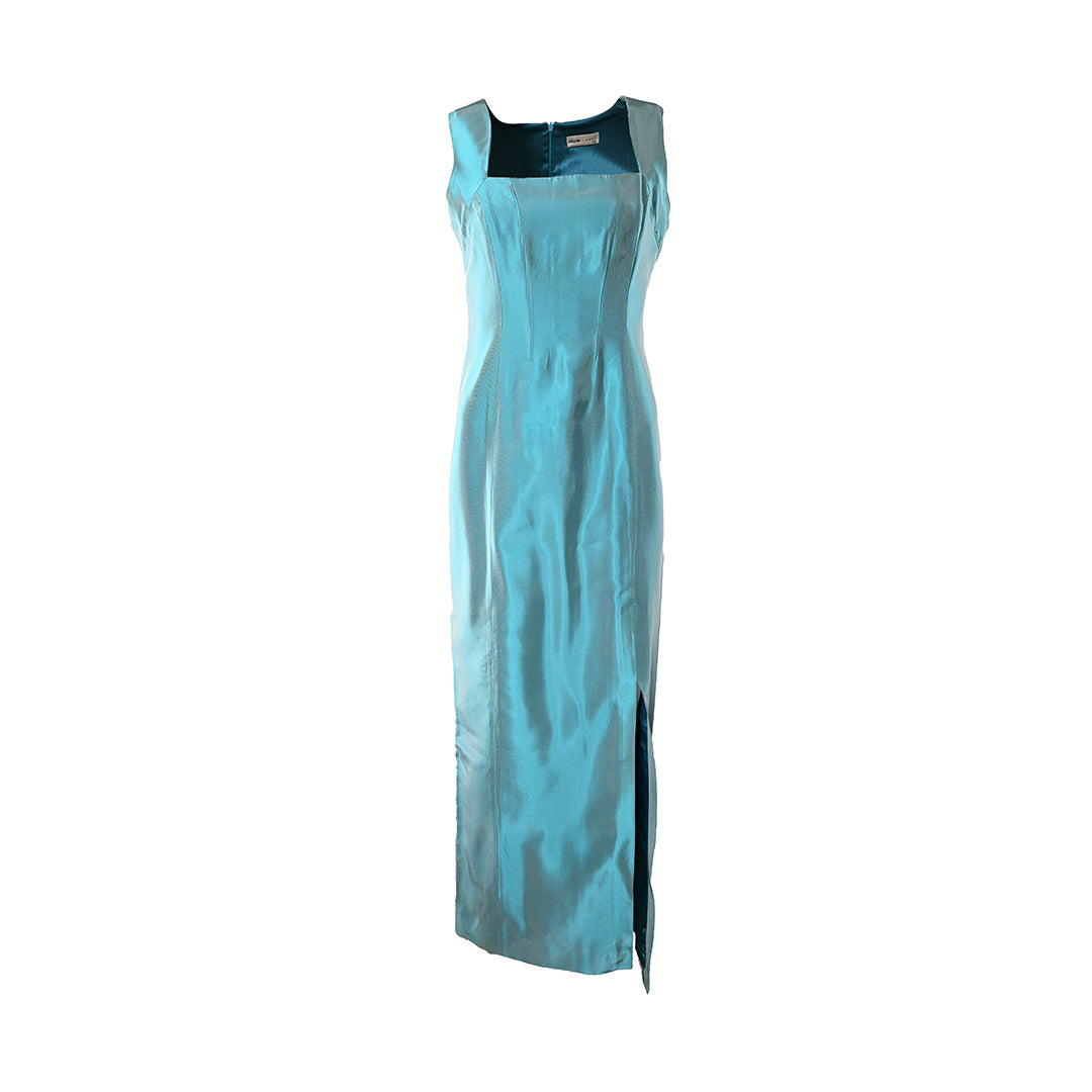 Vestido de festa longo azul com echarpe