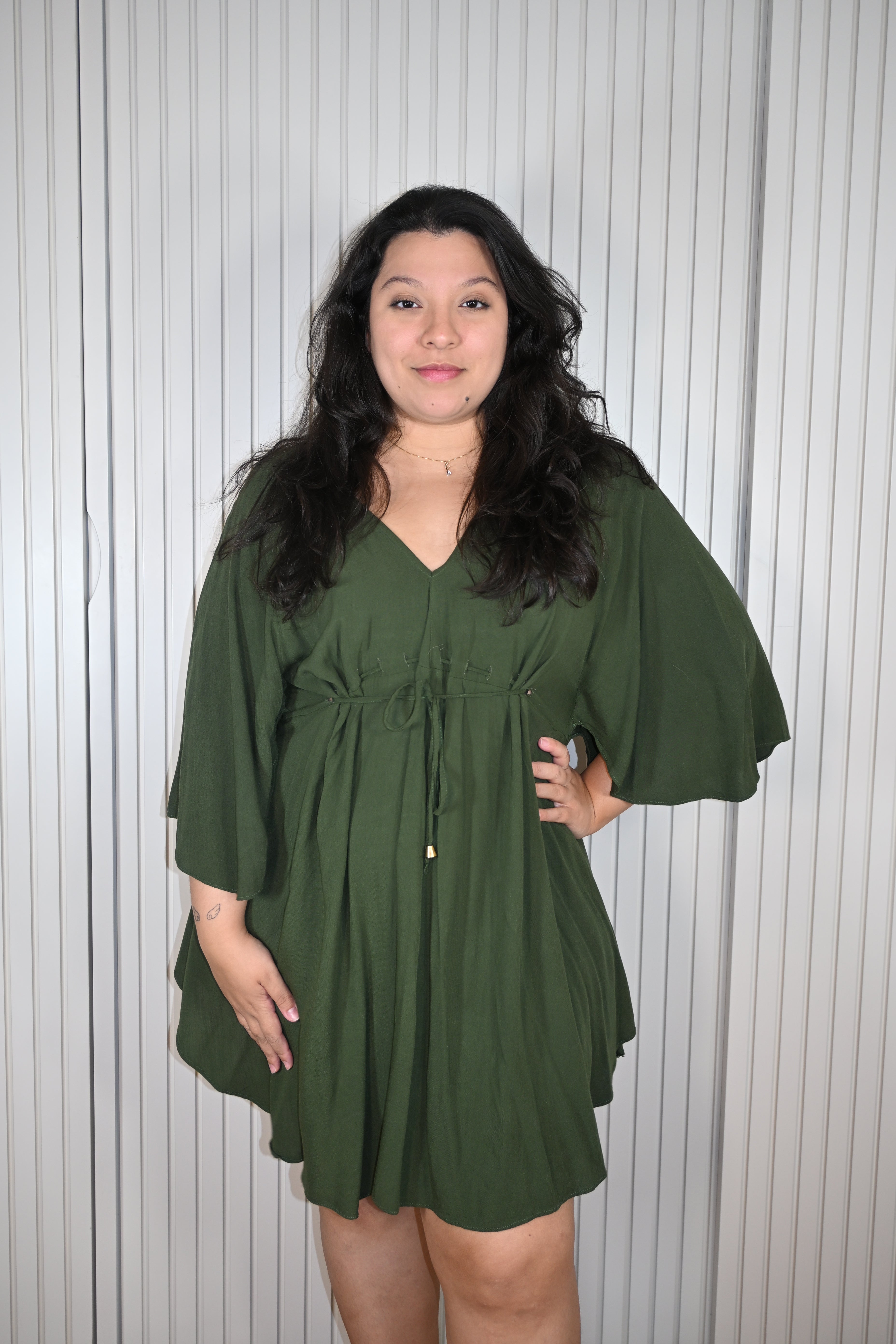 Vestidocurto verde musgo com amarração