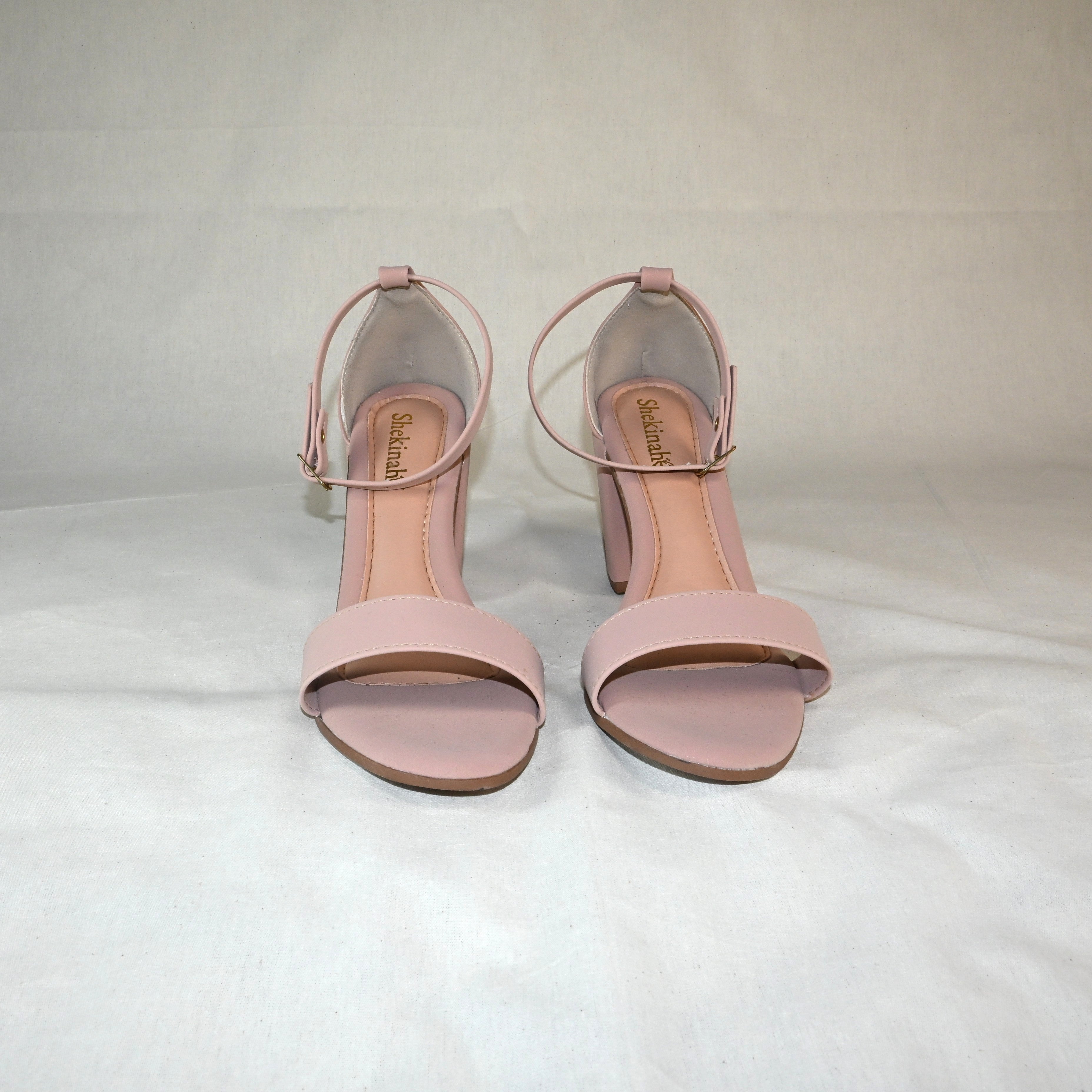 Sandália de salto alto nude