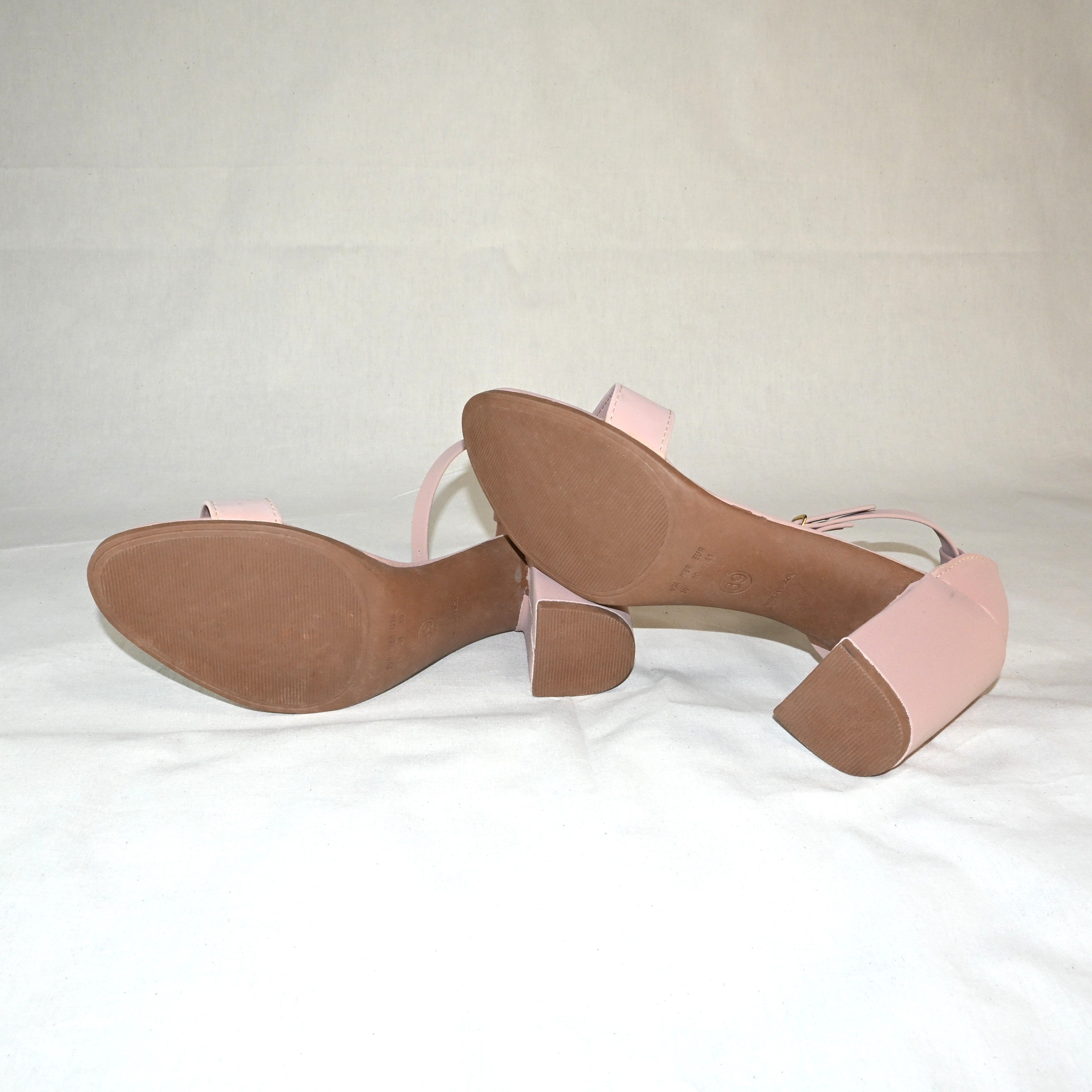 Sandália de salto alto nude