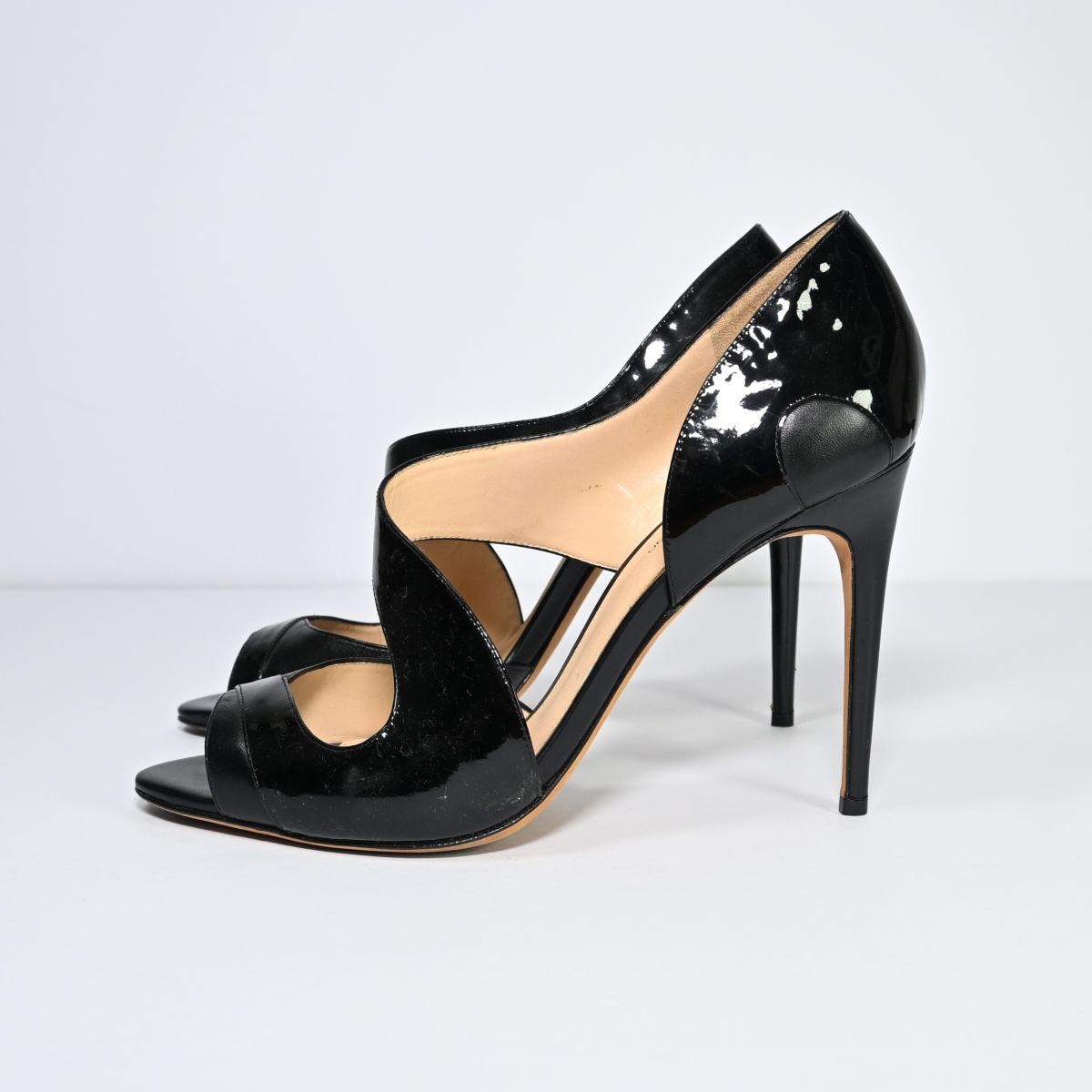 Sapato de salto alto preto