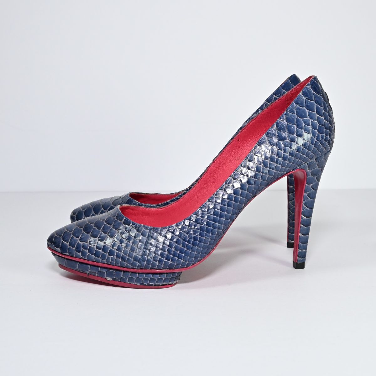 Sapato de salto alto python azul