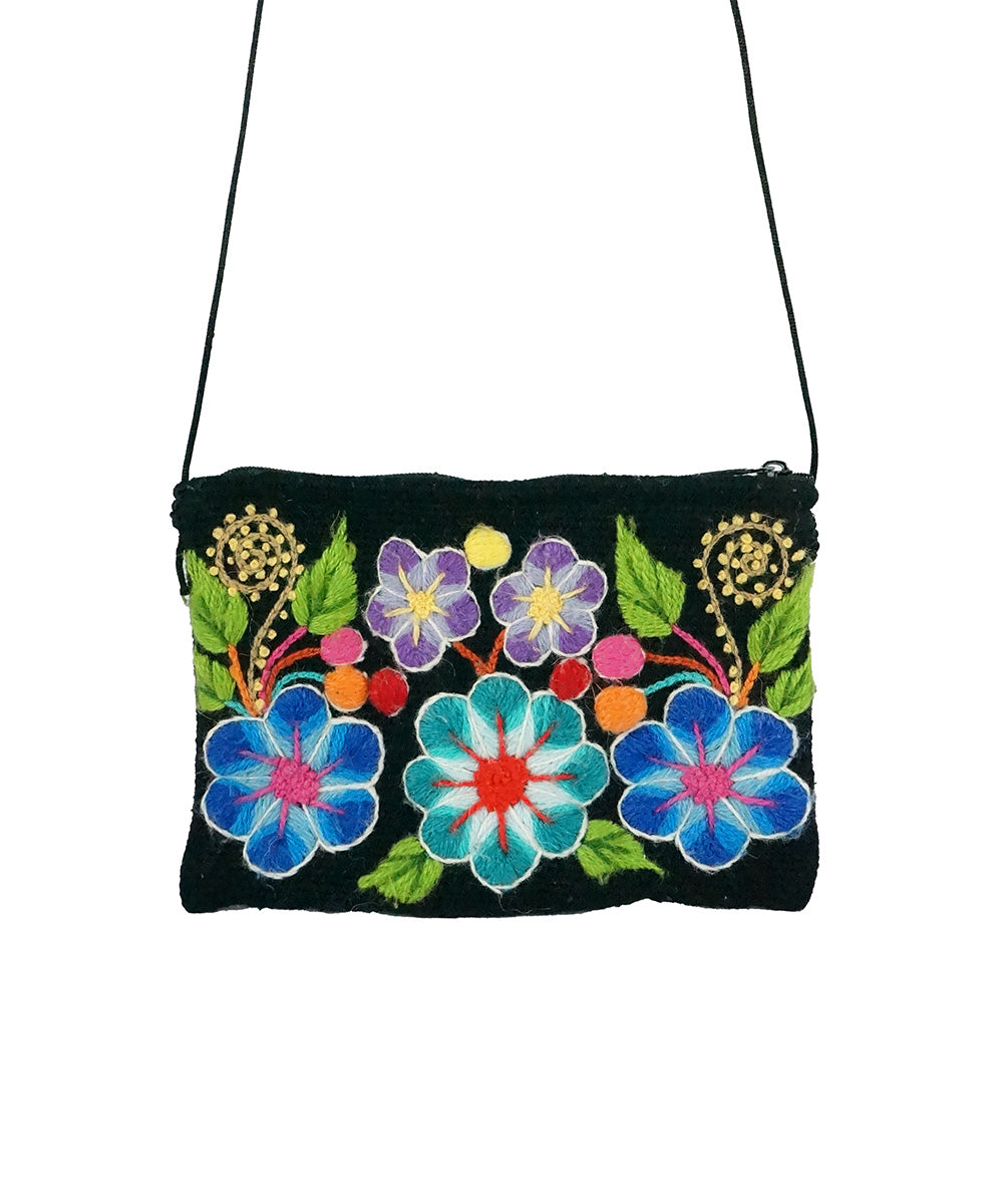 Bolsa Pequena com Bordado Floral