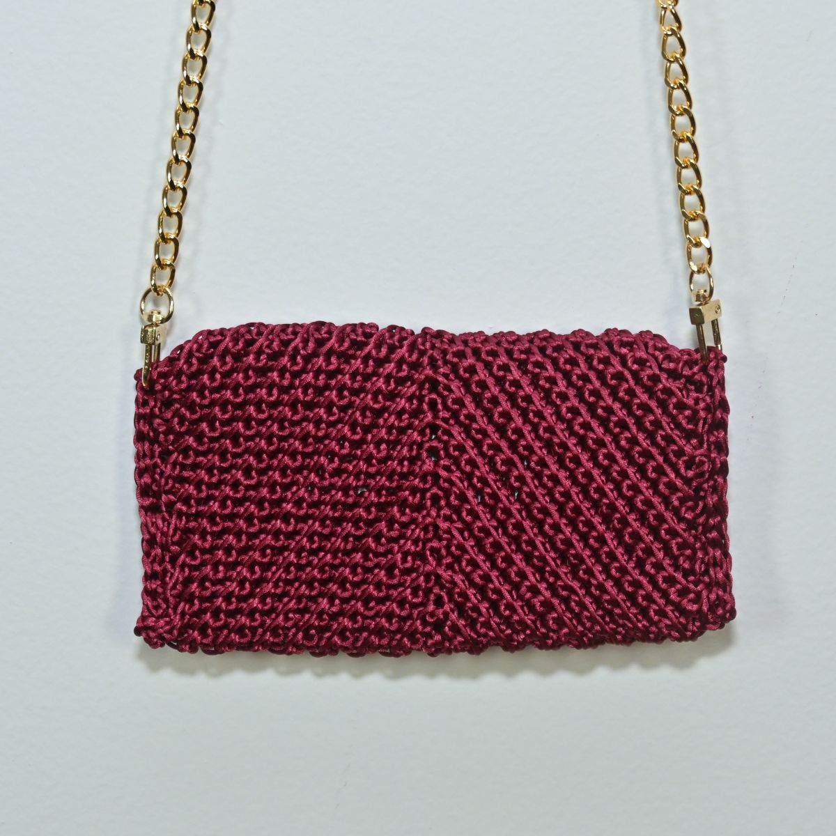 Bolsa de crochê rosa com colmeia