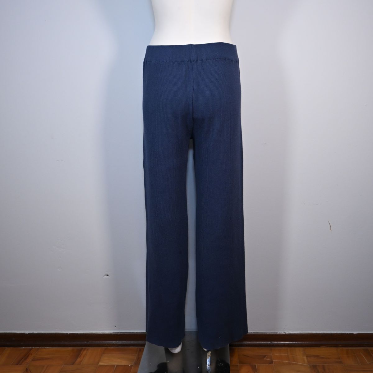Calça de malha azul escuro