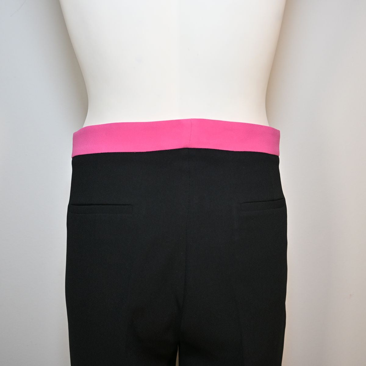 Calça branca preta e rosa