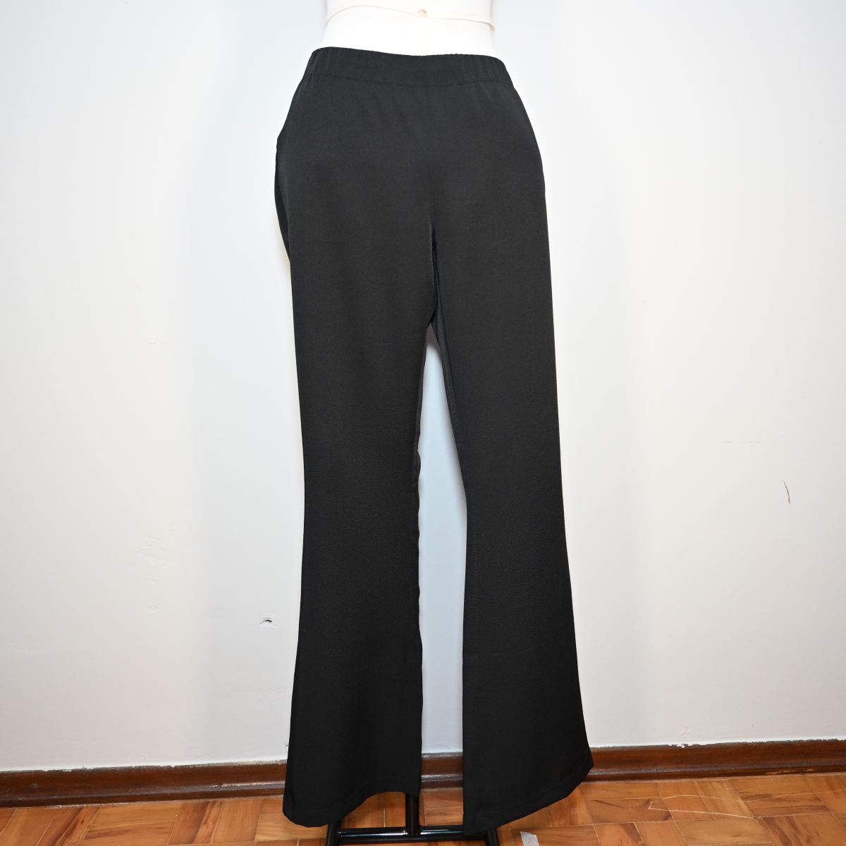 Calça preta flare
